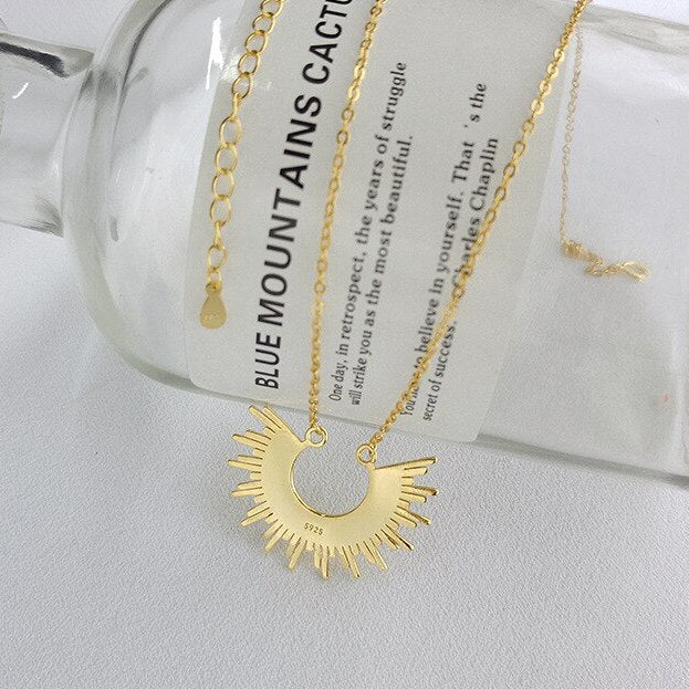 Sunday pendant necklace