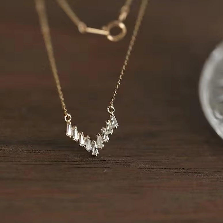 V shape pendant necklace