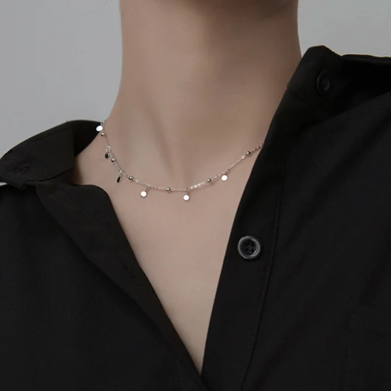 silver round discs choker necklace