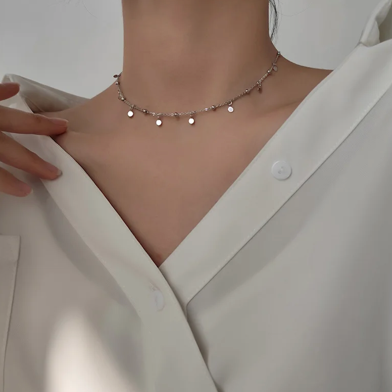 silver round discs choker necklace