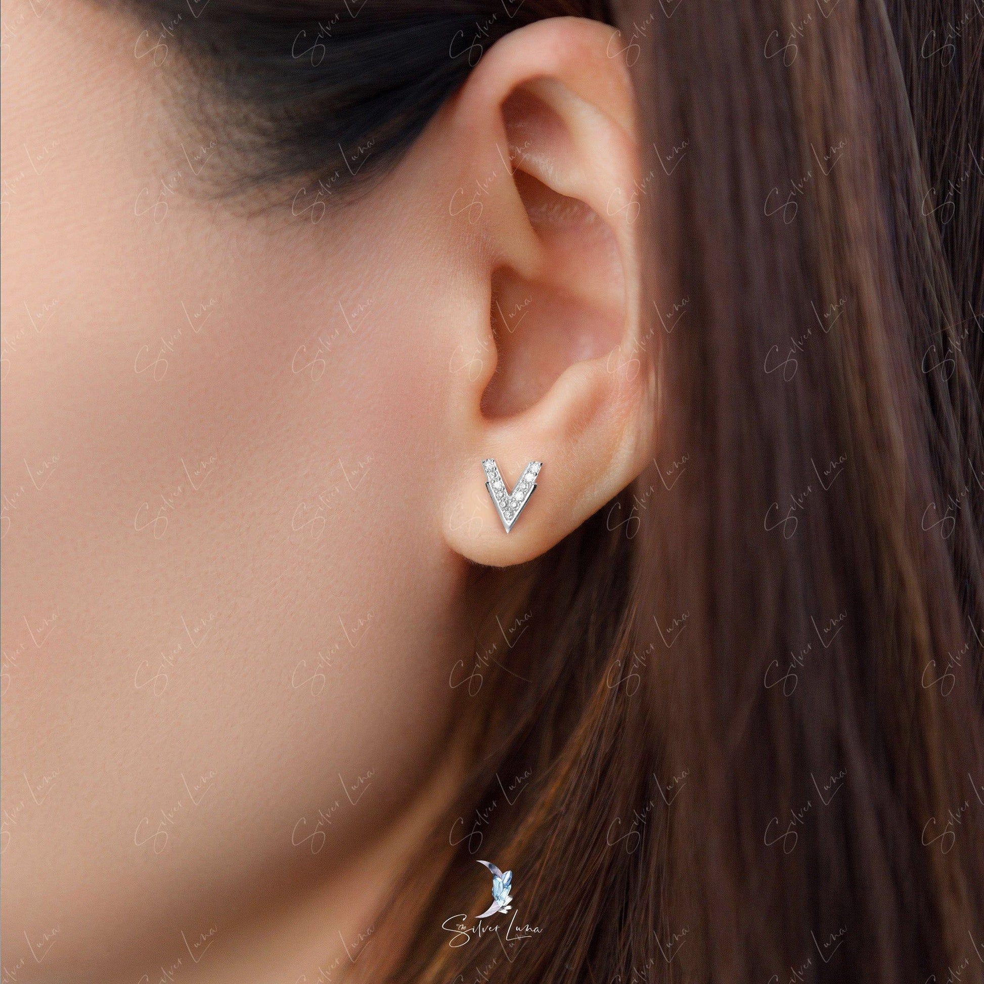 V shape stud earrings