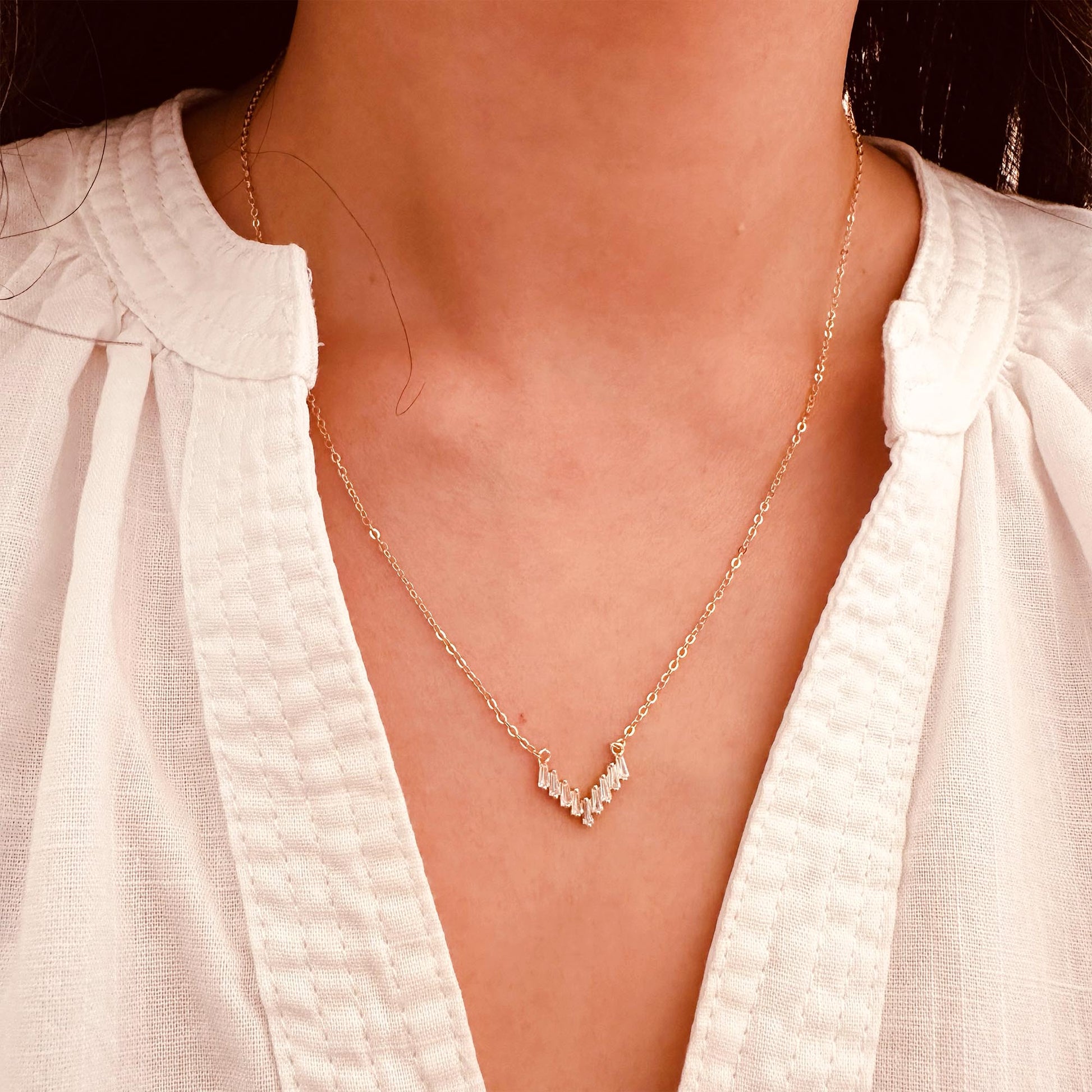 V shape pendant necklace