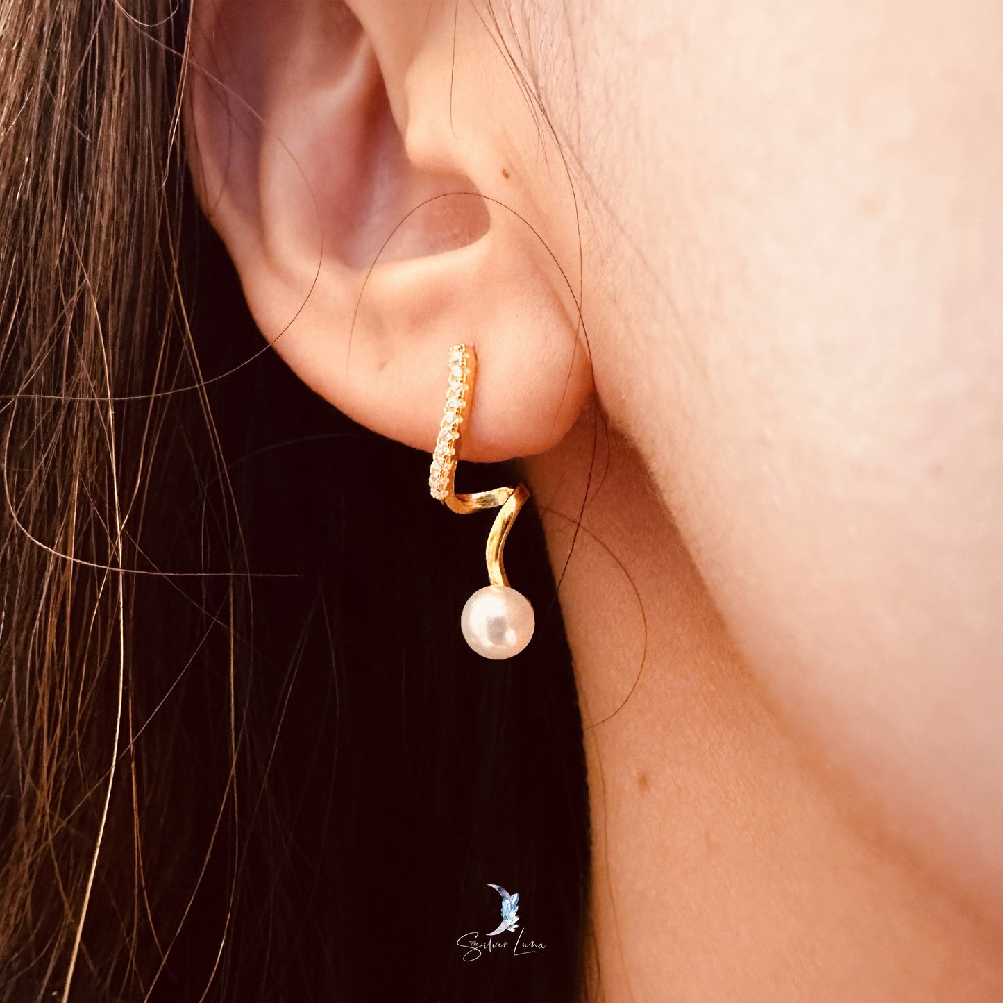 Wavy pearl sterling silver stud earrings