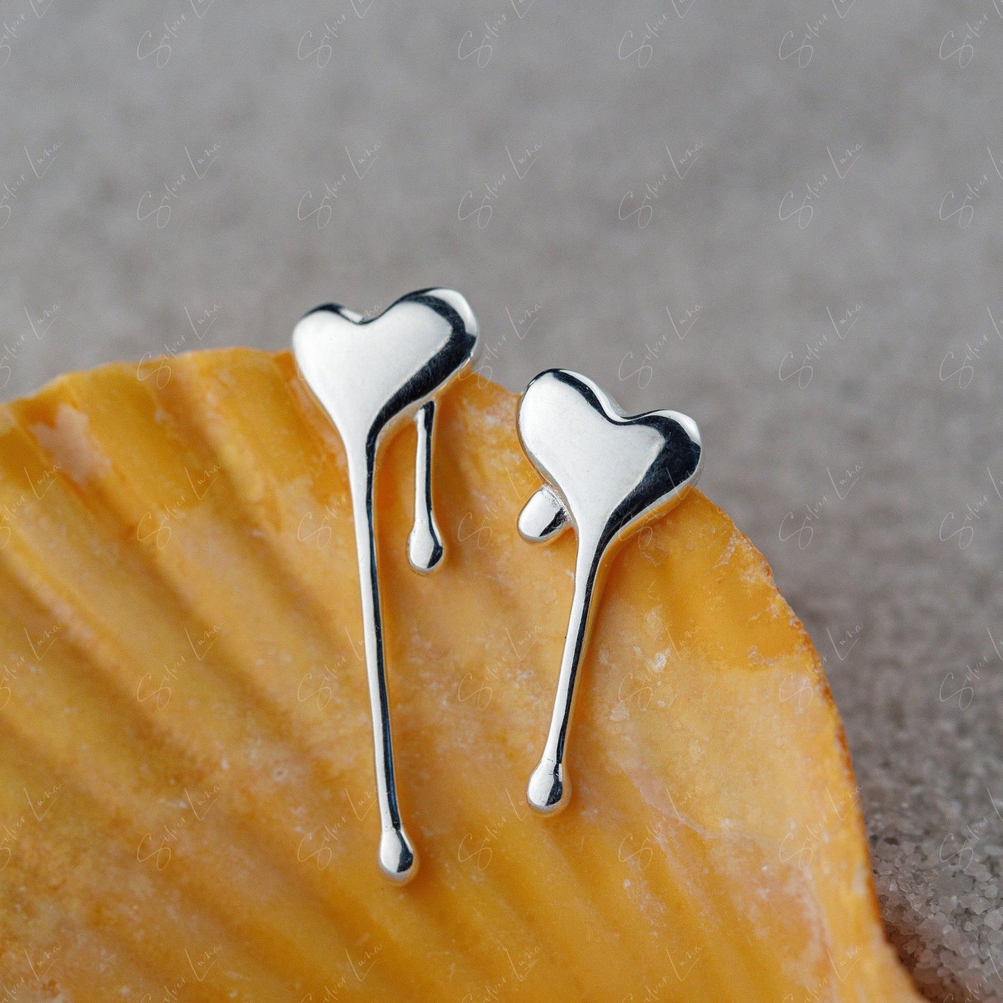 melting heart stud earrings