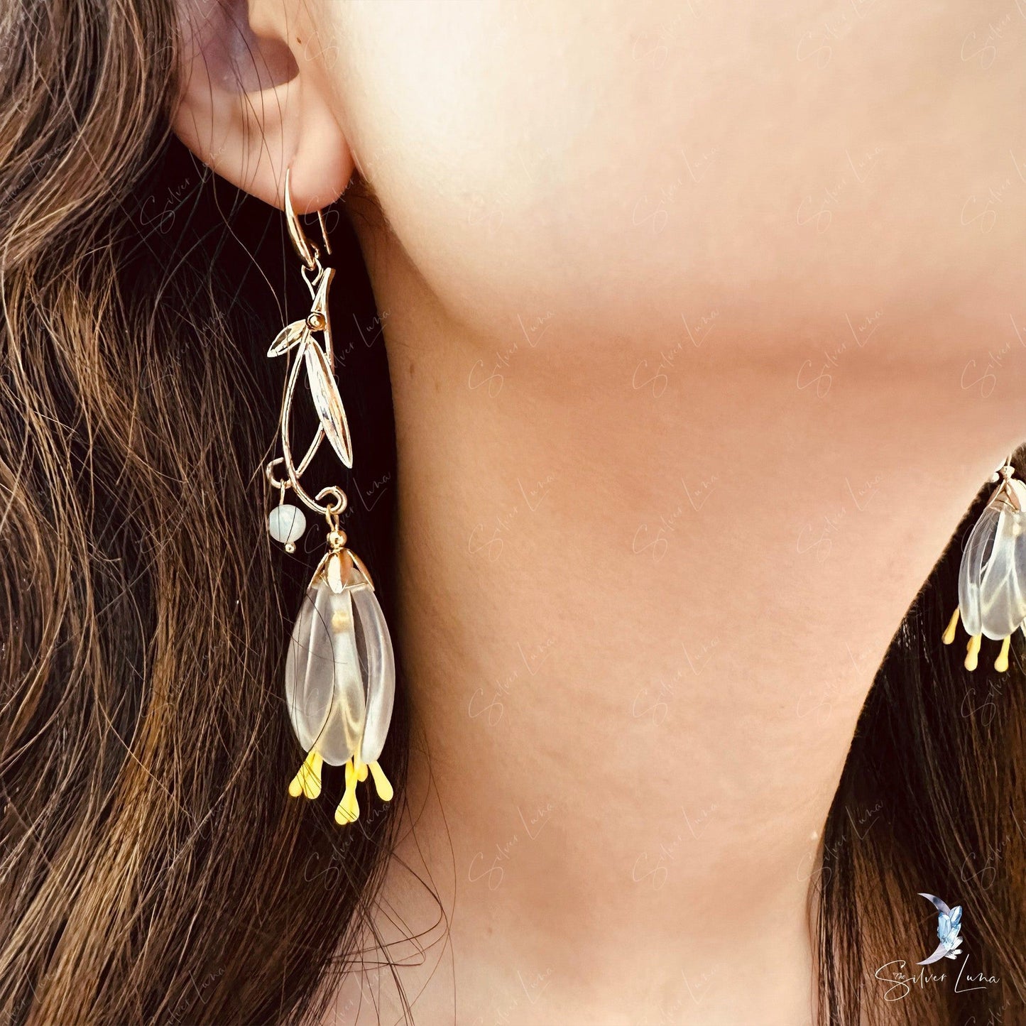 Elegant lily flower dangle drop earrings
