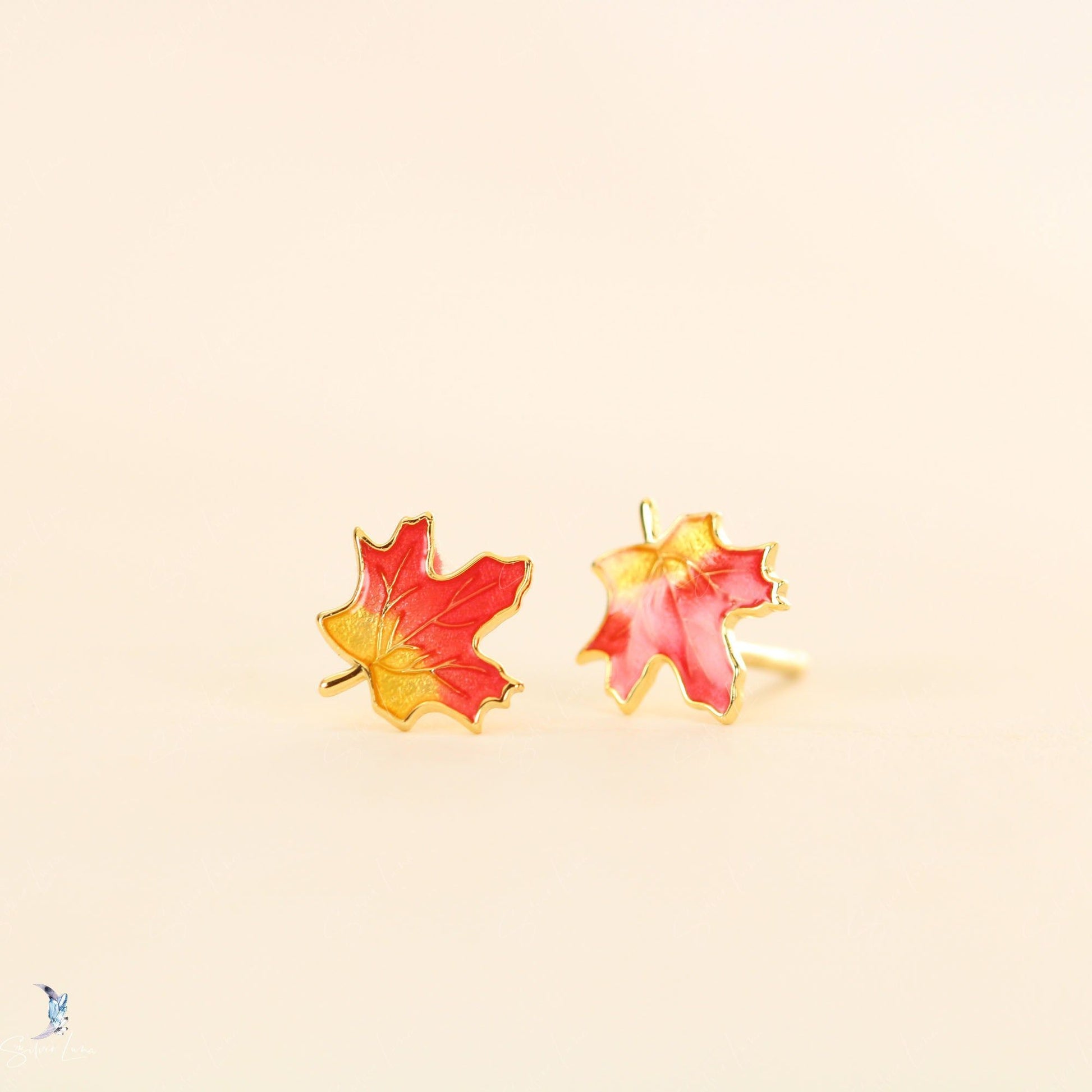 maple leaves stud earrings