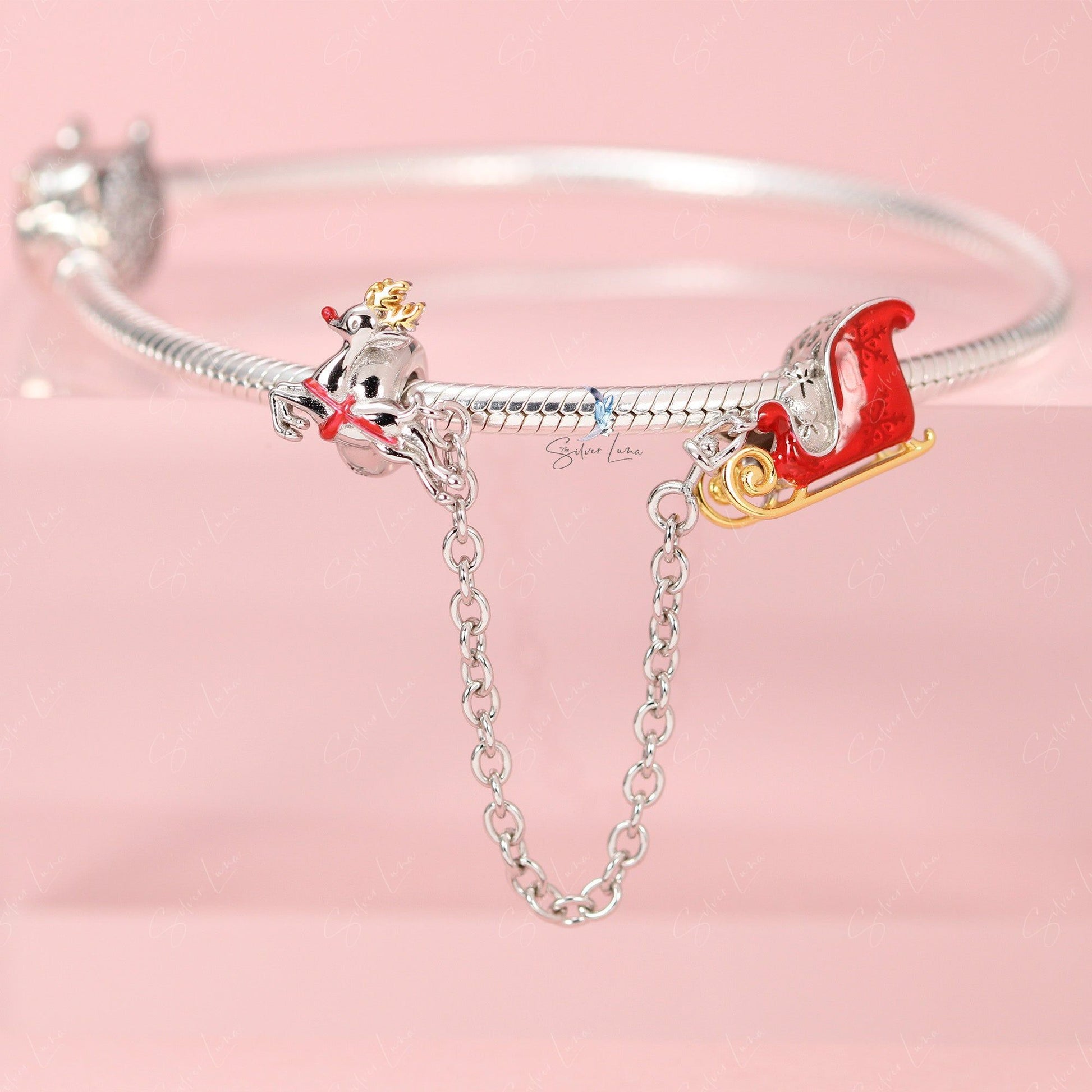 Santa's sleight and reindeer safety chain