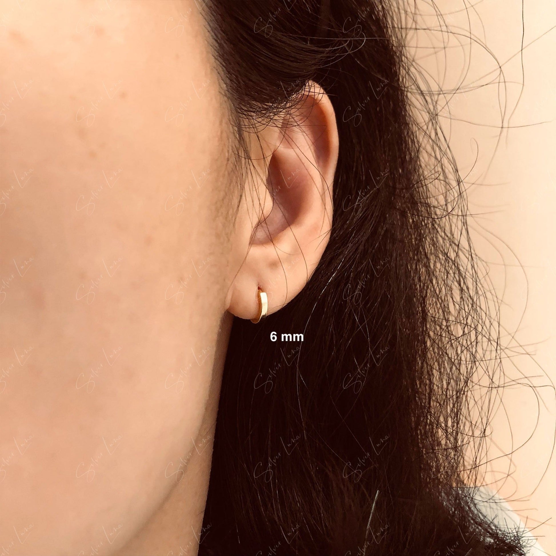 minimalist hopp earrings