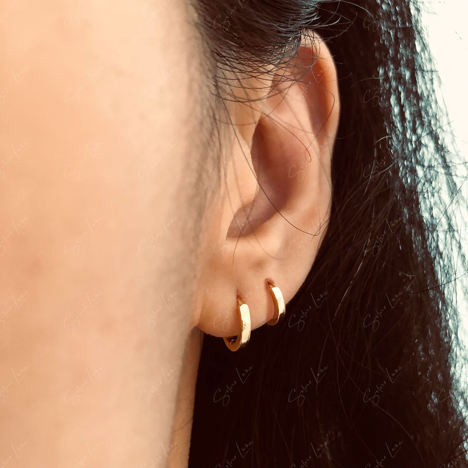 minimalist hoop earrings