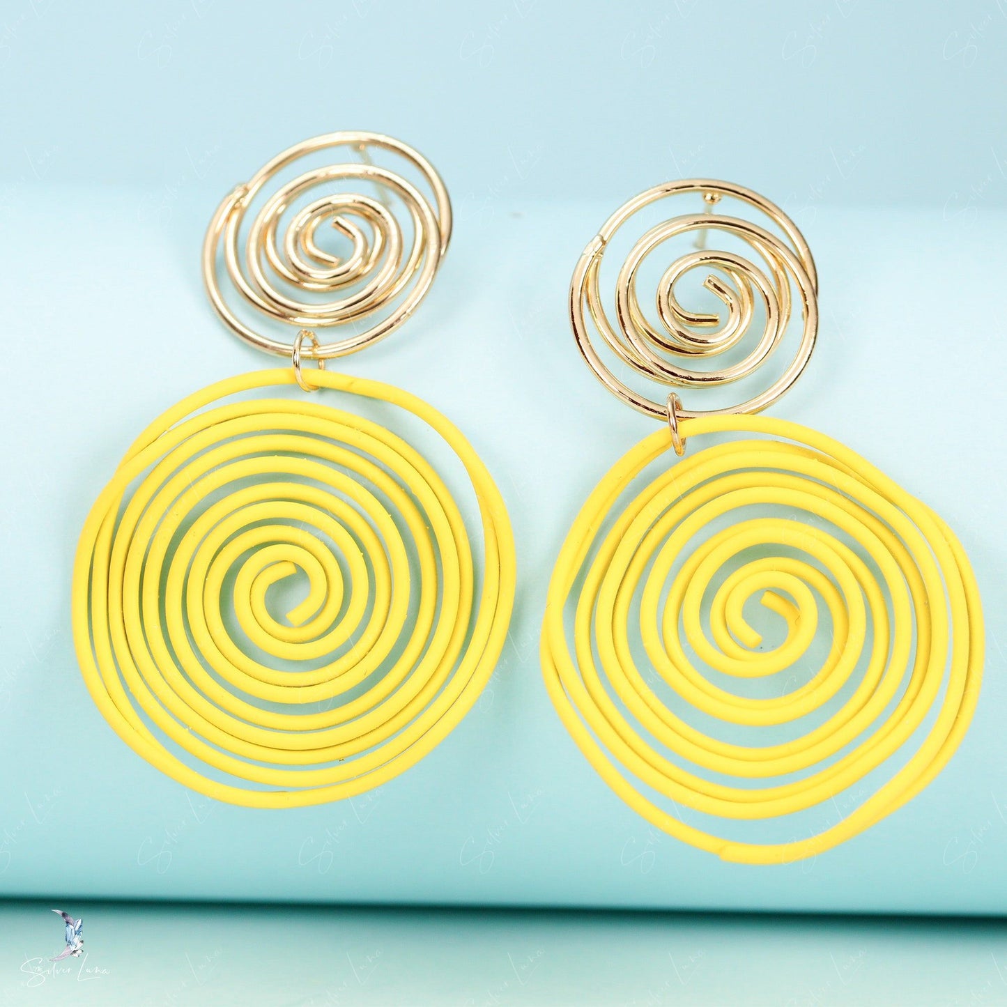 Abstract geometric circle statement earrings