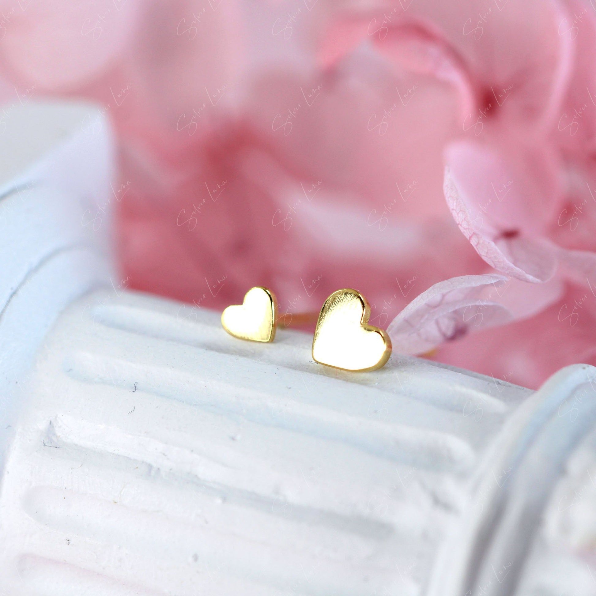 gold heart stud earrings
