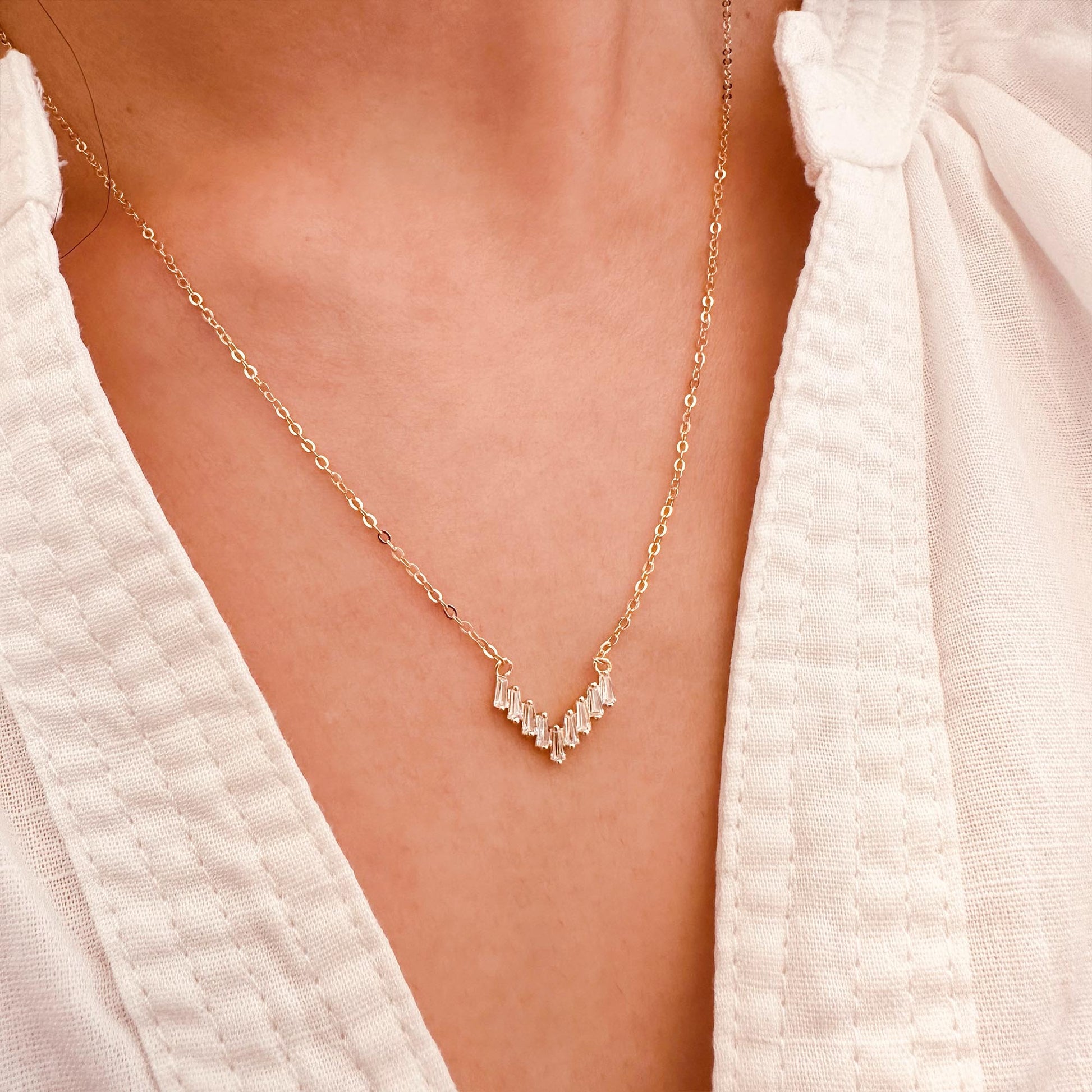 V shape pendant necklace