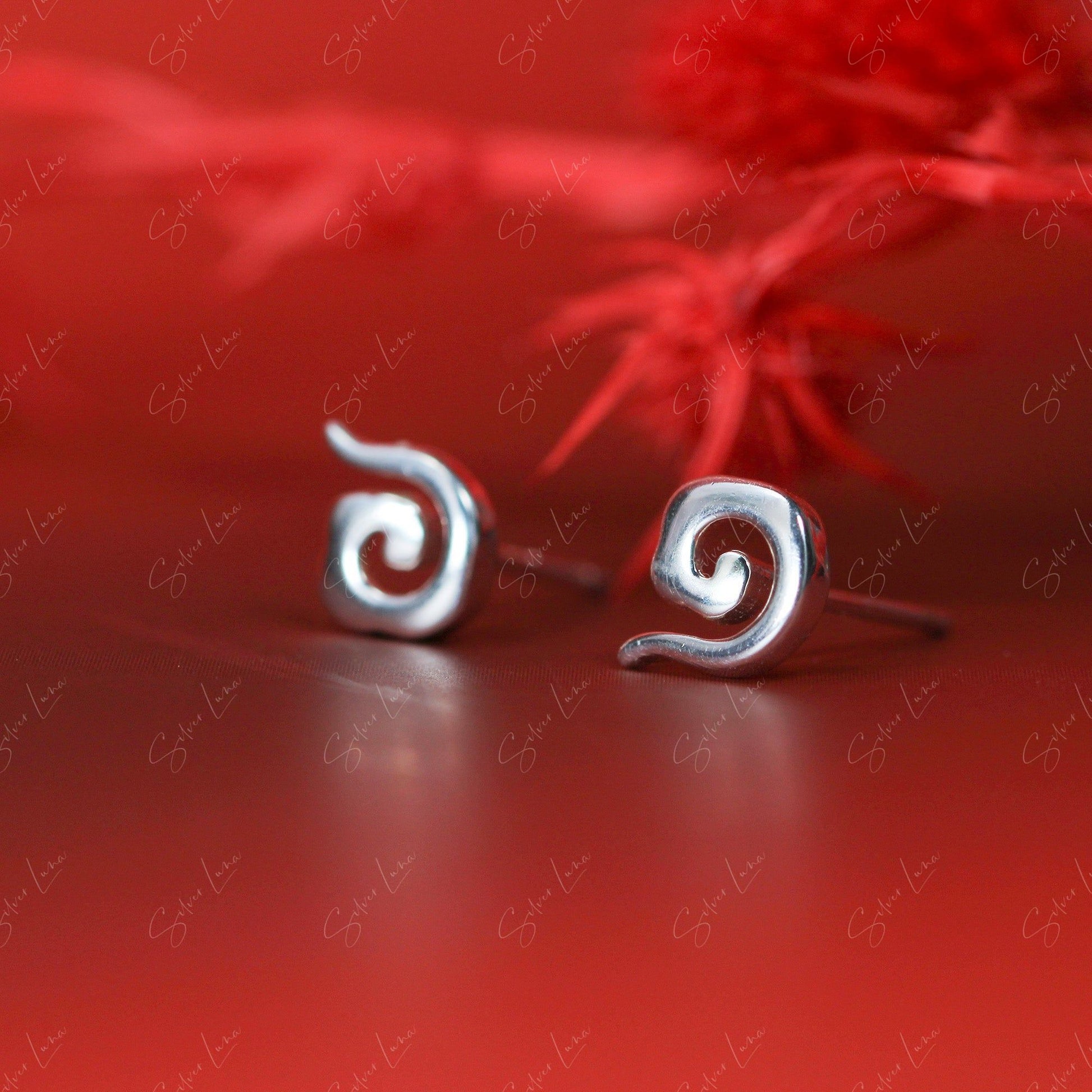 Japanese wave motif stud earrings