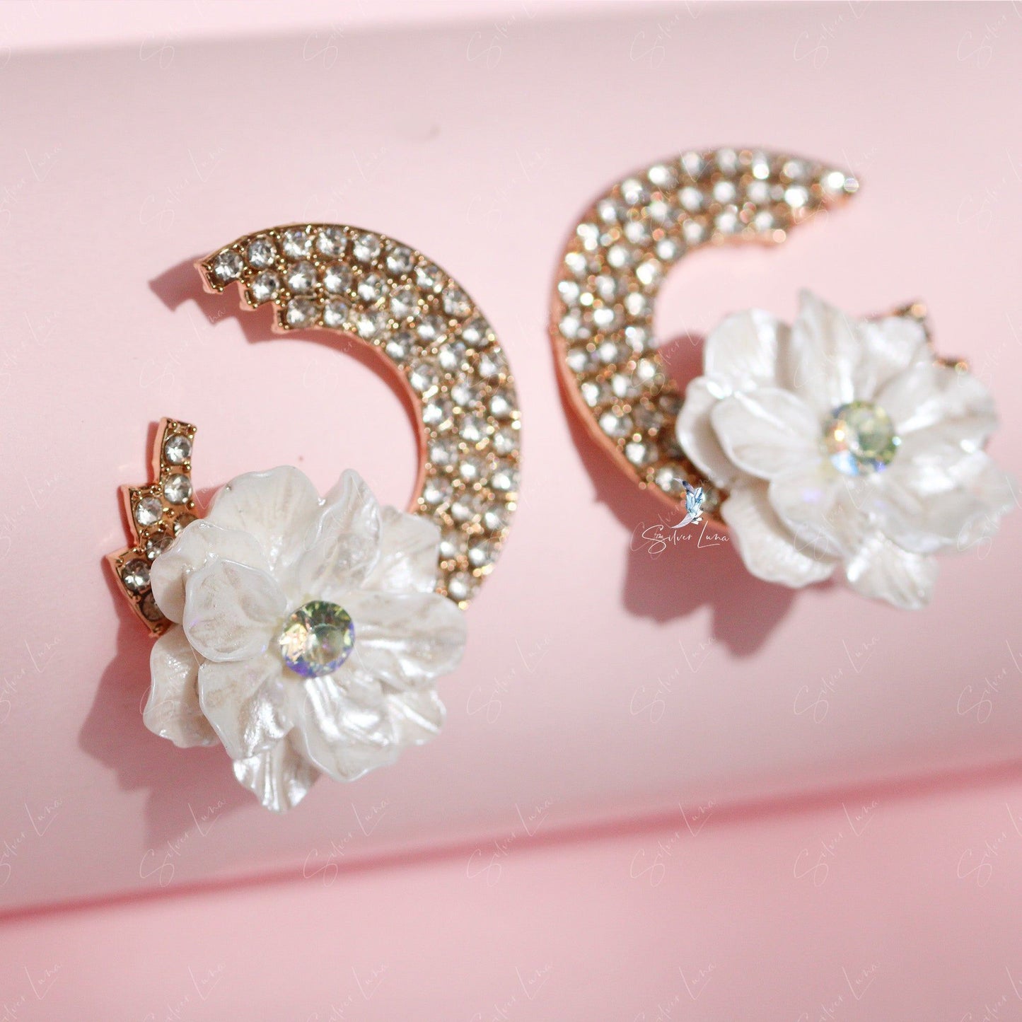 White flower rhinestone bridal earrings