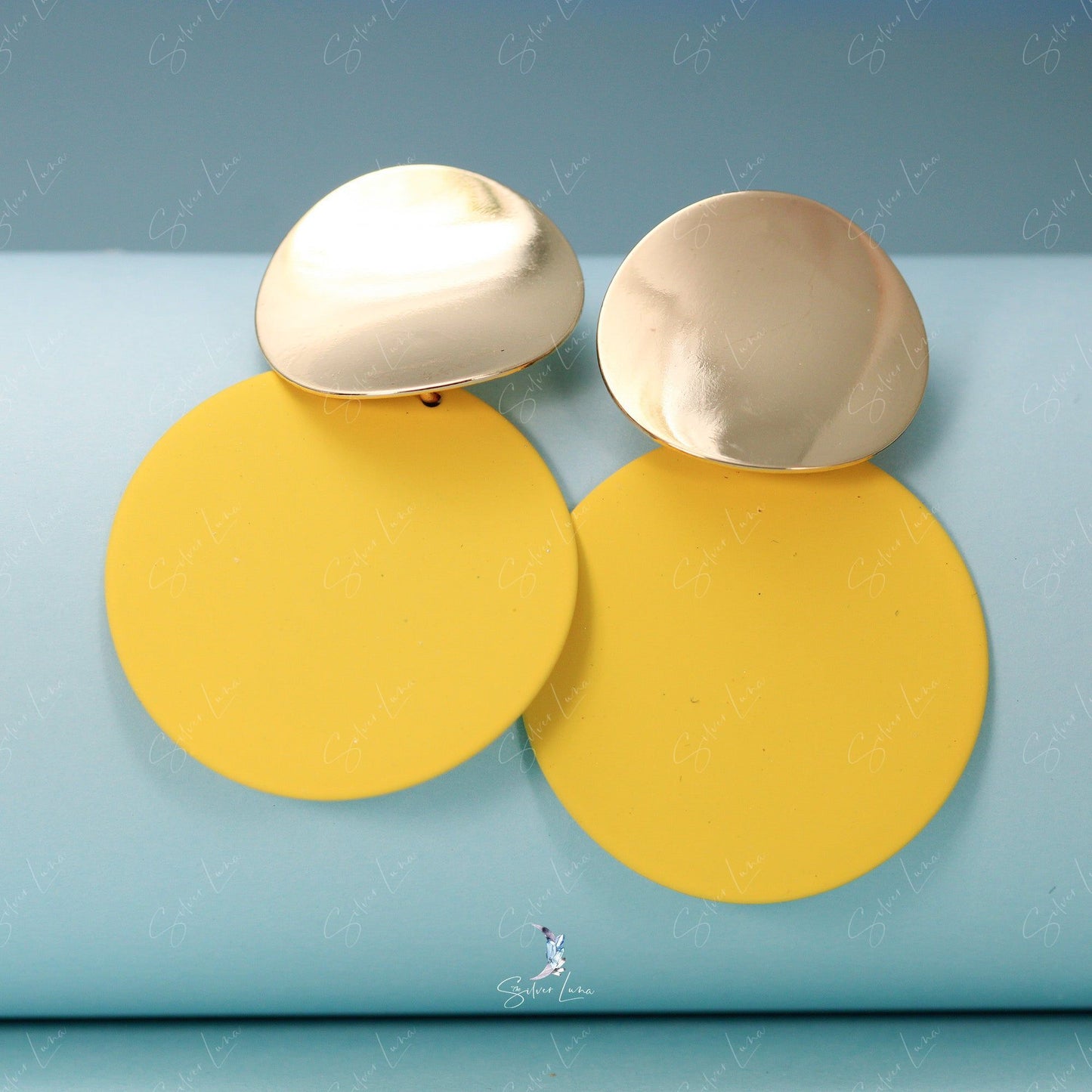 Abstract geometric circle statement earrings