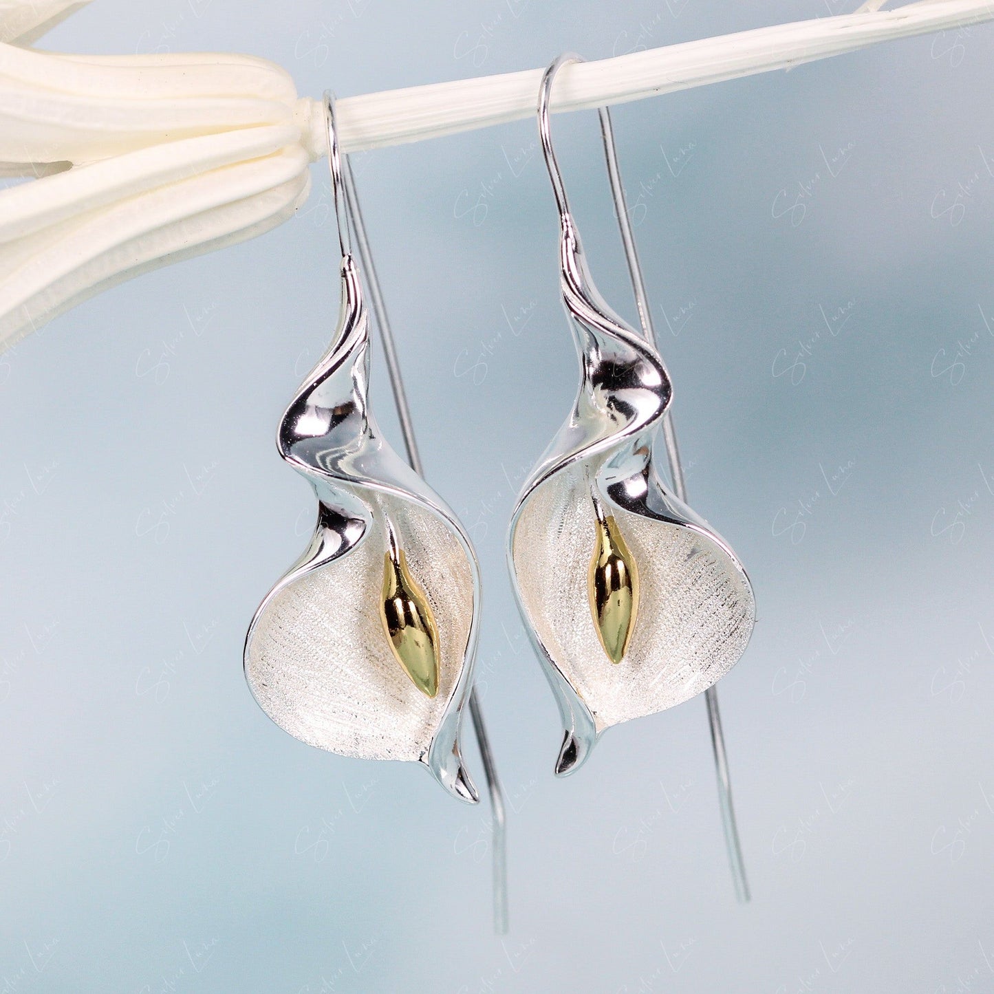 Calla lily flower dangle drop earrings