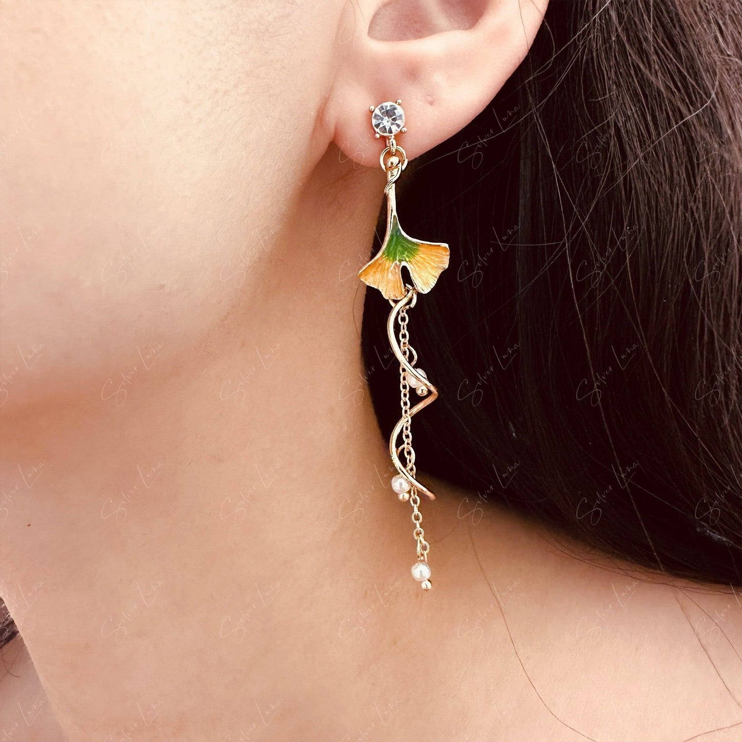 Ginkgo biloba leave cat asymmetric drop earrings
