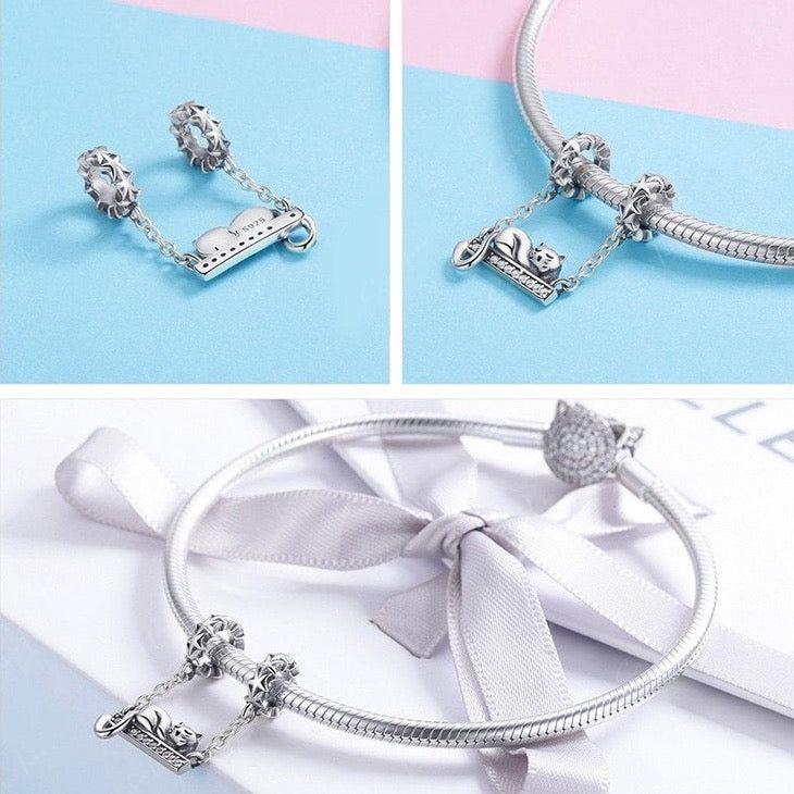 Lazy cat short dangle safety chain