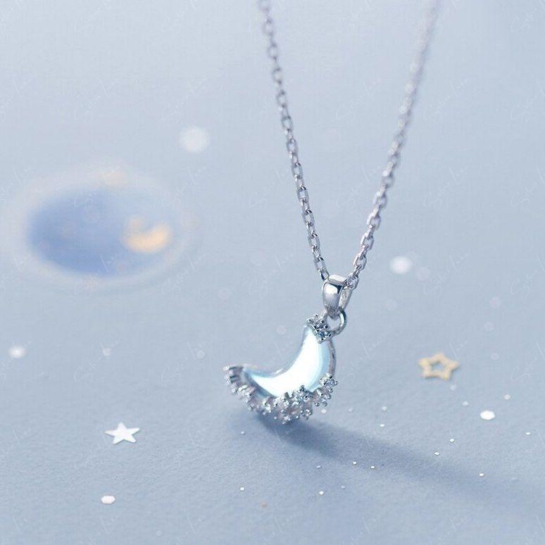crescent moon pendant necklace