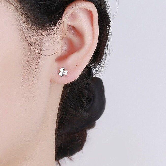 clover screw back earrings