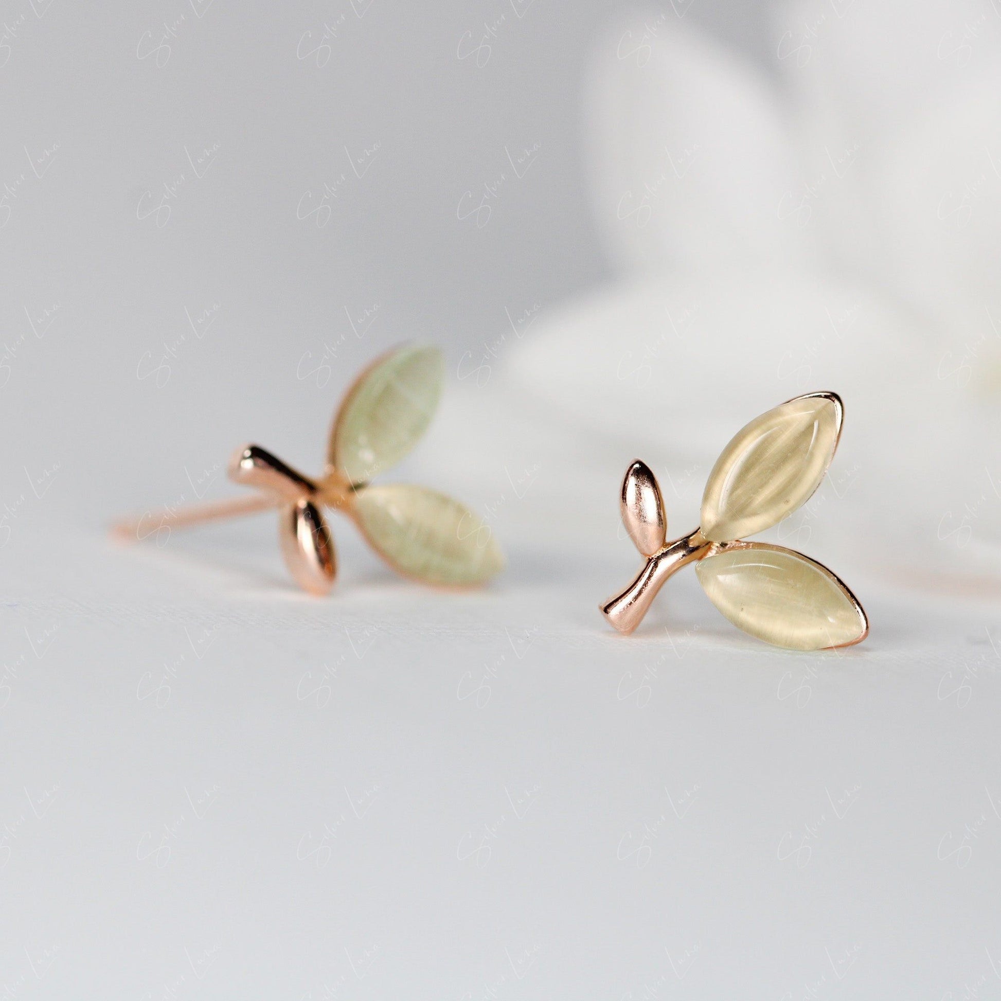leaves stud earrings