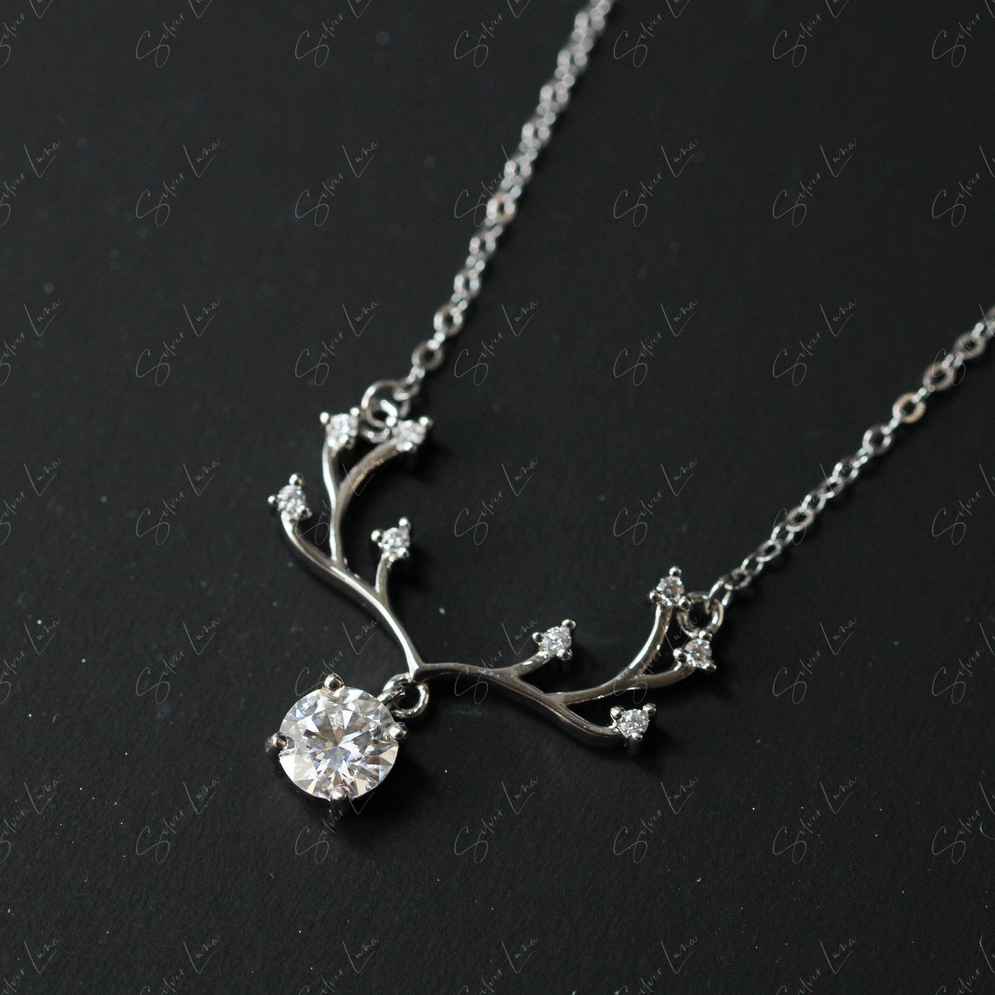 El antler pendant