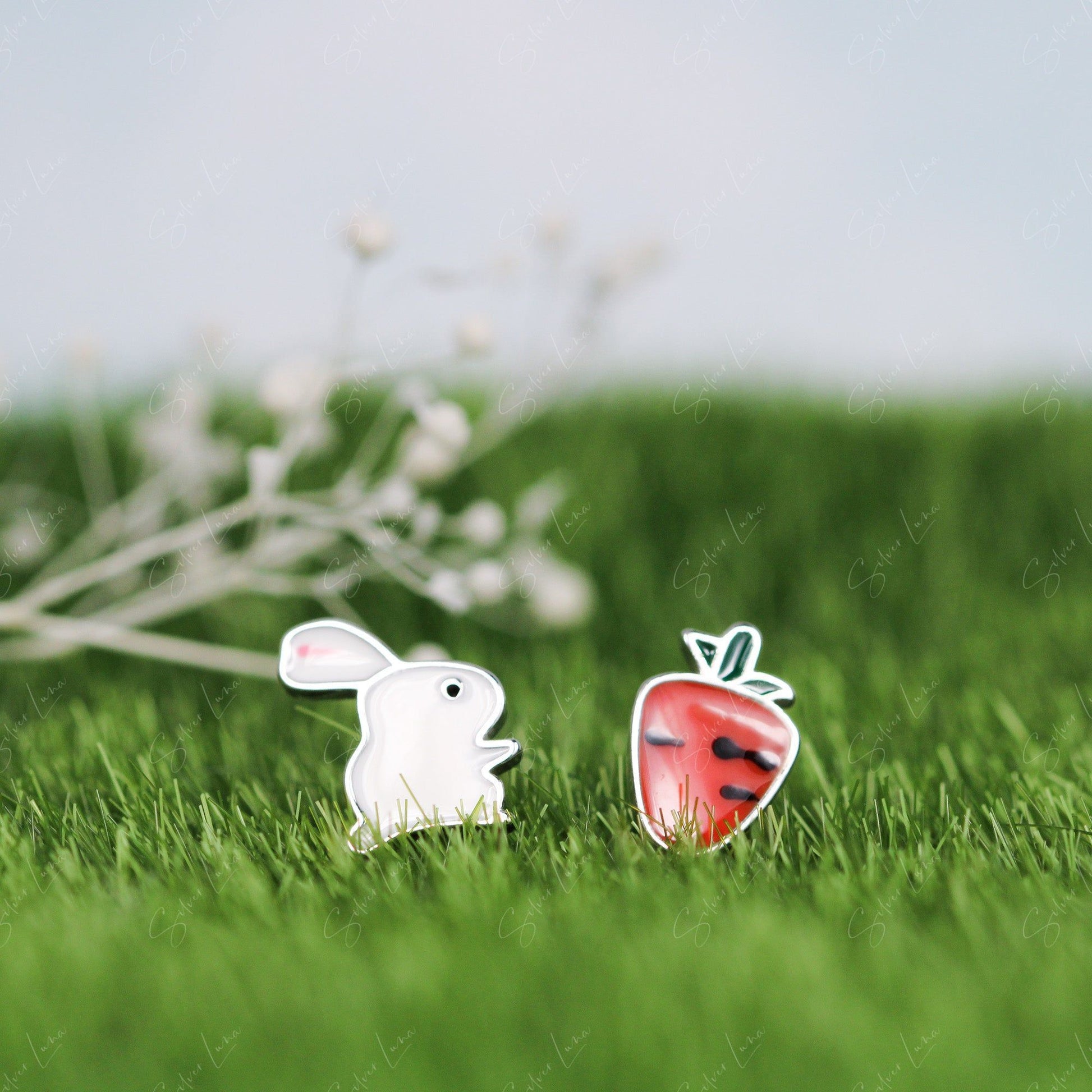 cute rabbit eat carrot stud earrings
