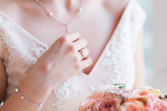 How to Pick the Perfect Wedding Jewelry to Compliment Your Dress