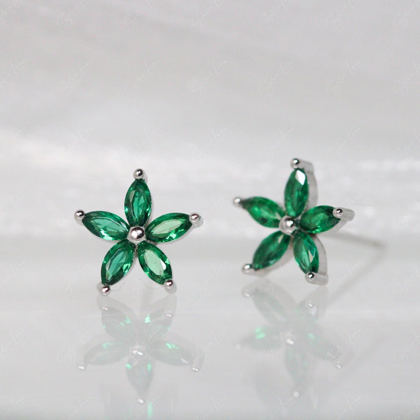 green flower silver stud earrings
