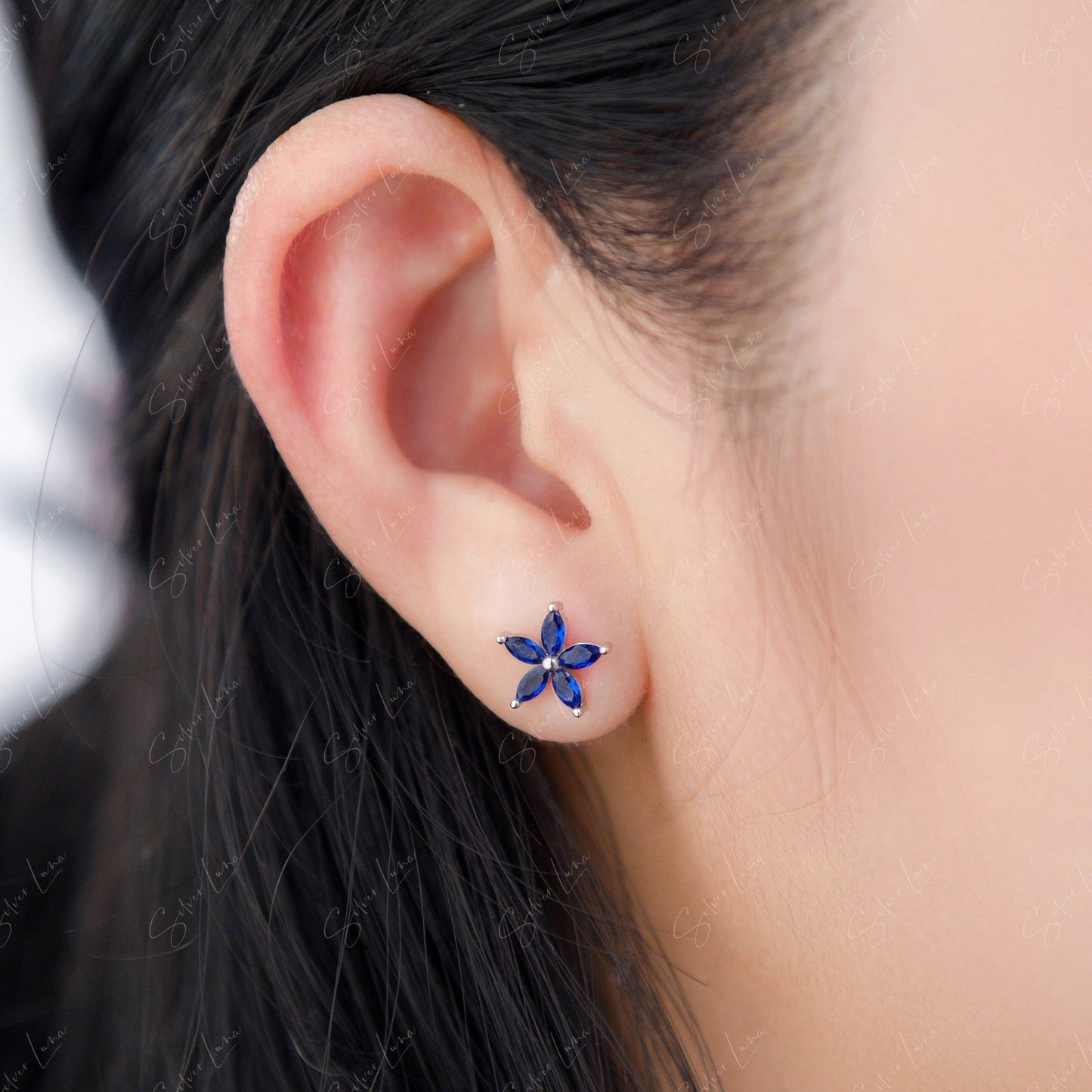 Blue flower stud earrings