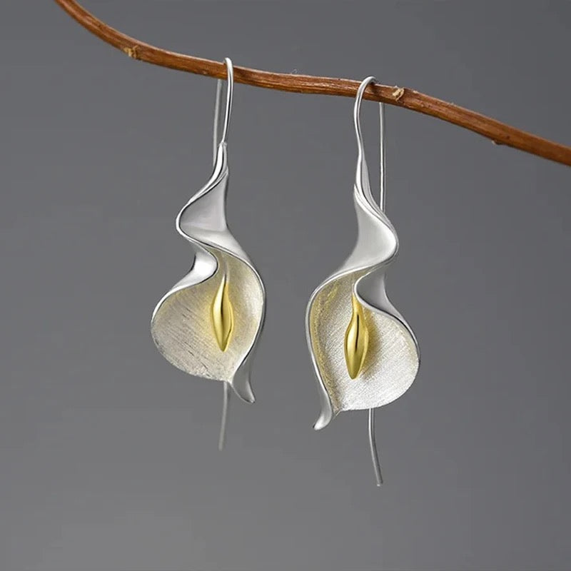 Lily flower dangle drop earrings