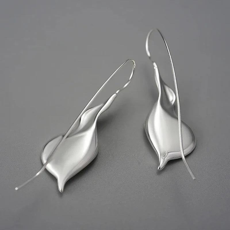 Calla lily flower dangle drop earrings