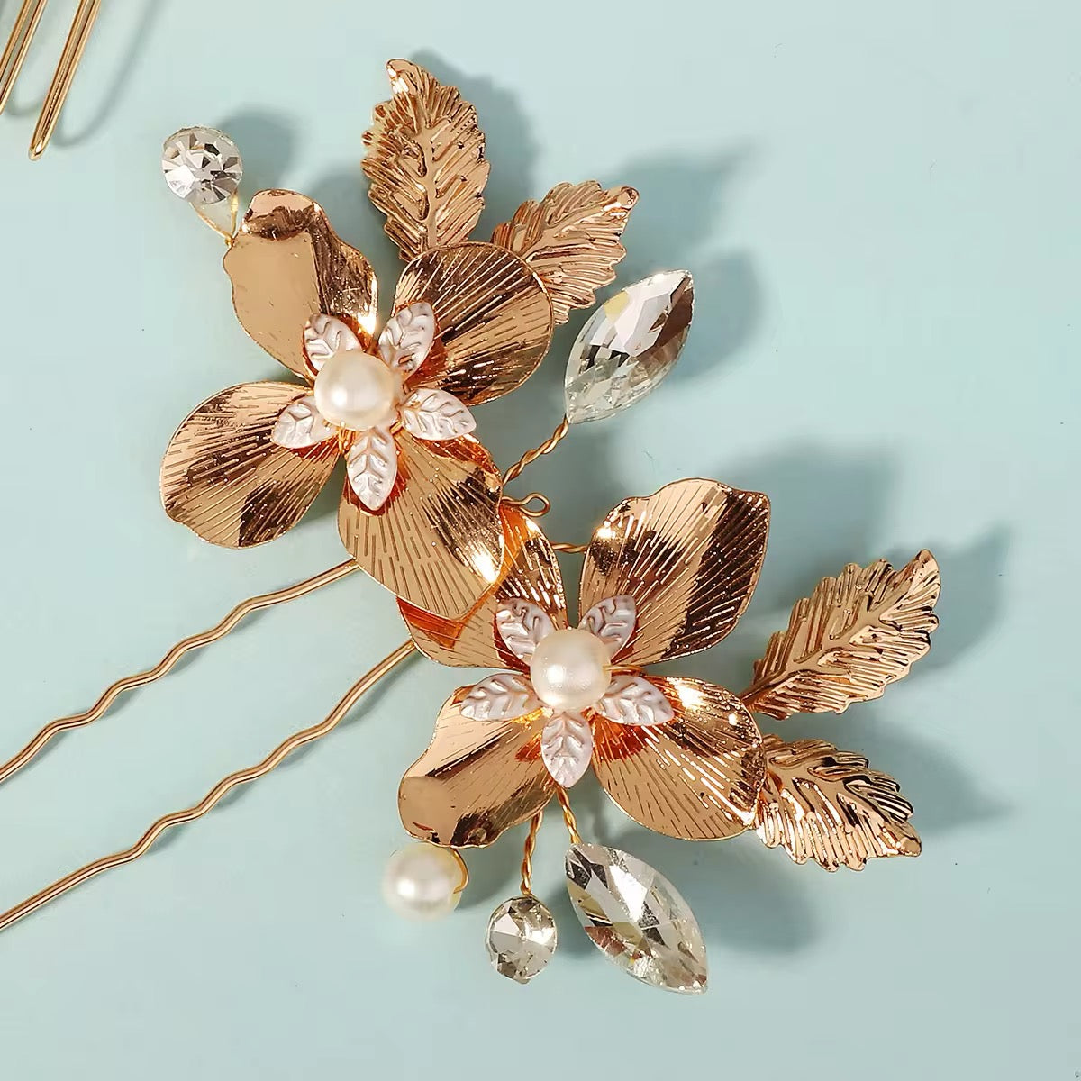 Golden flower bridal hair combs and pins set