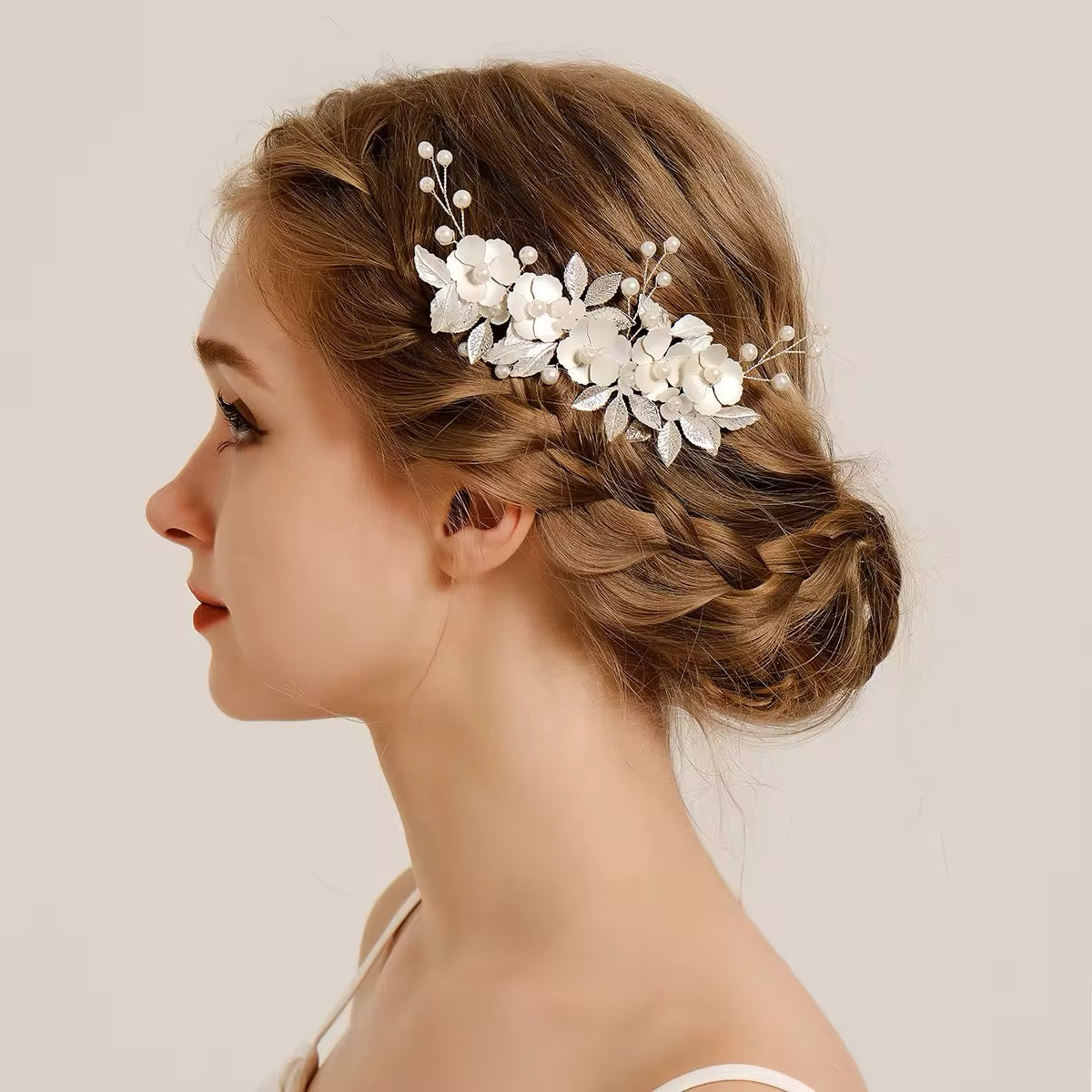 white flower and pearls bridal hair comb