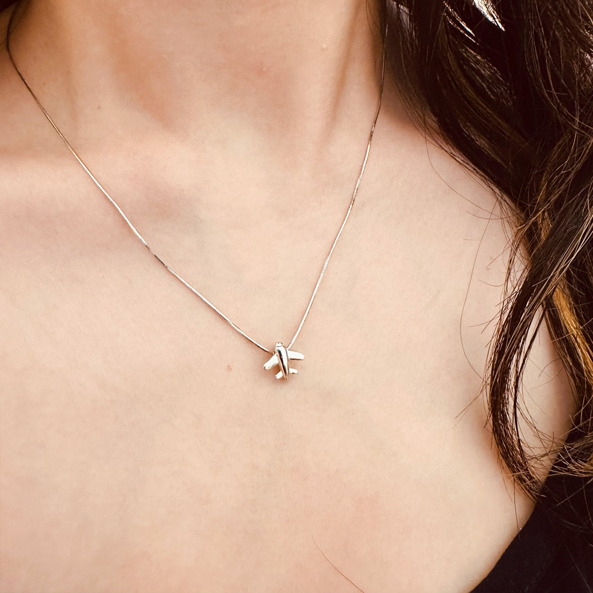 airplane pendant necklace