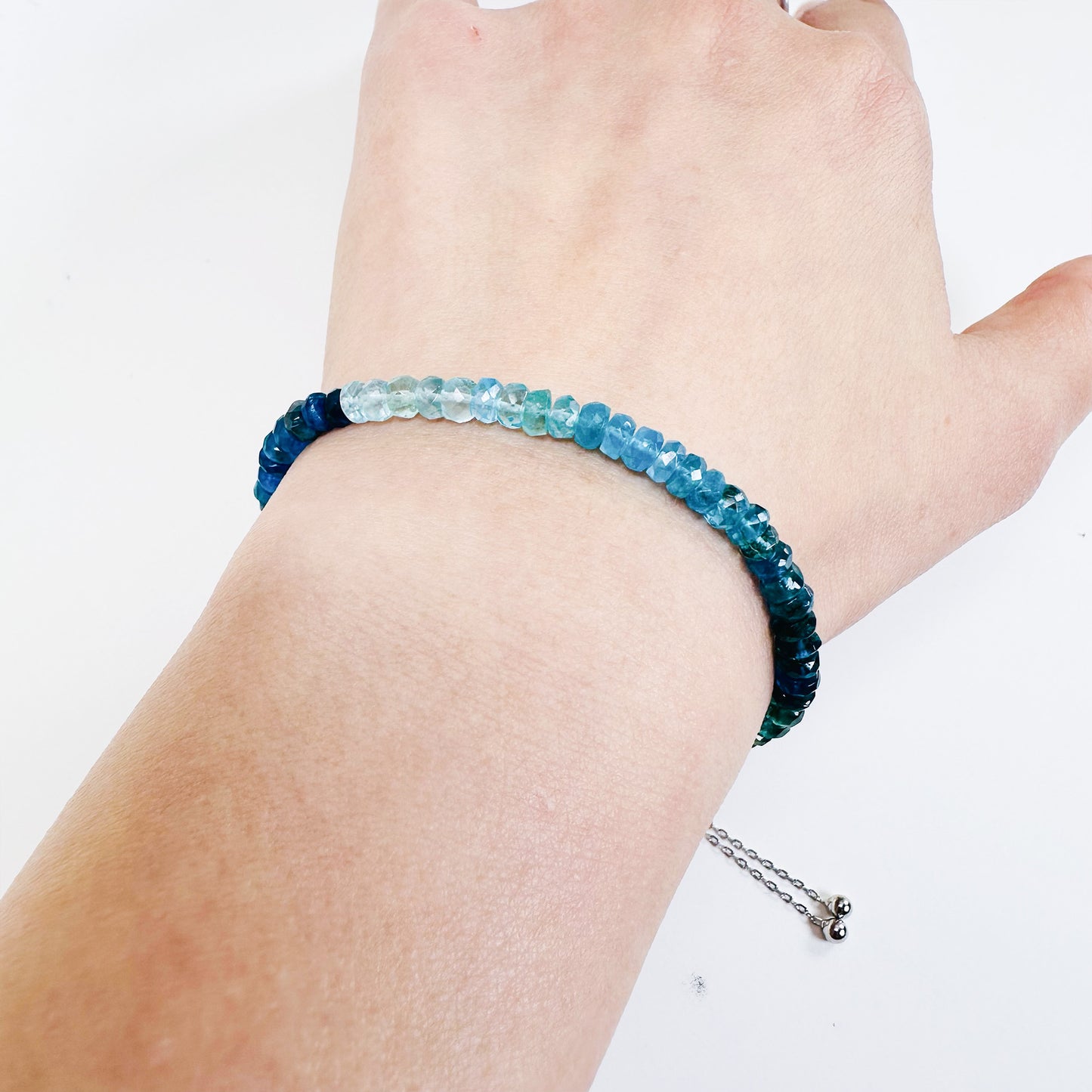 Gradient rondelle faceted apatite beaded bracelet