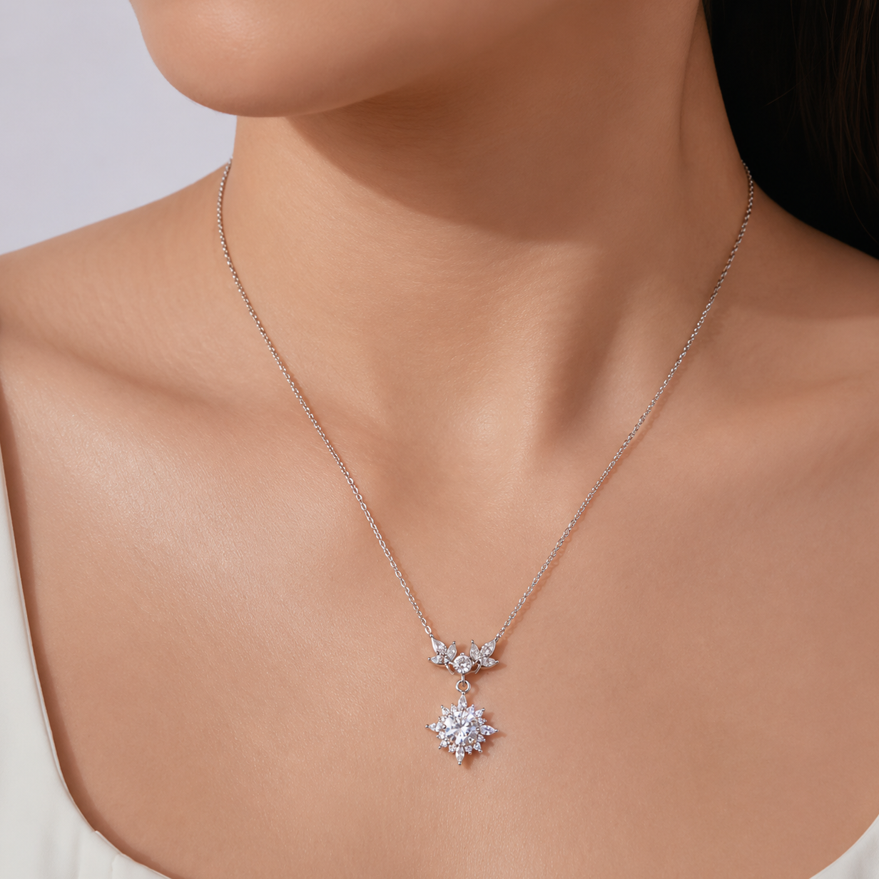 Necklace with a star-shaped pendant on a mannequin