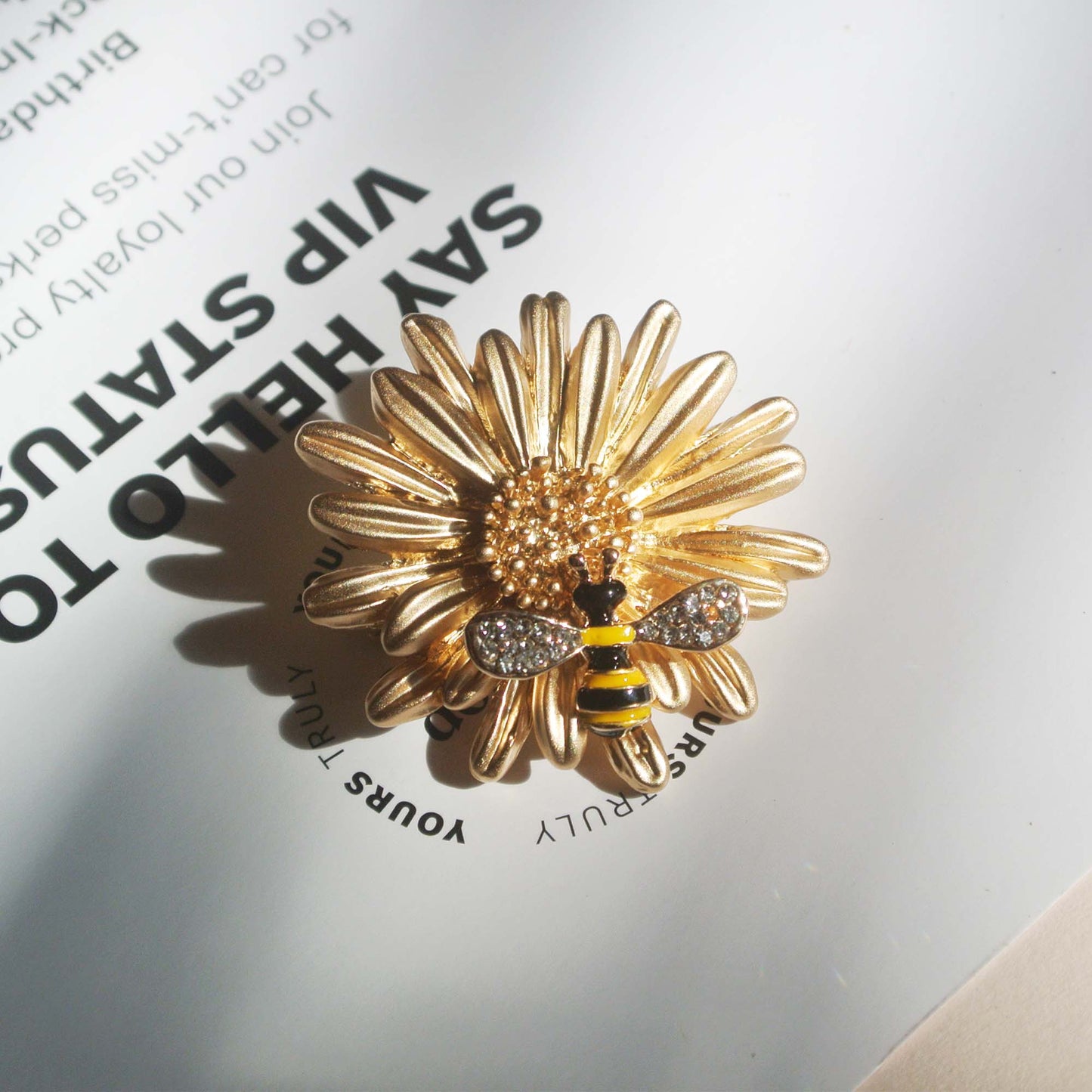 daisy flower fashion brooch