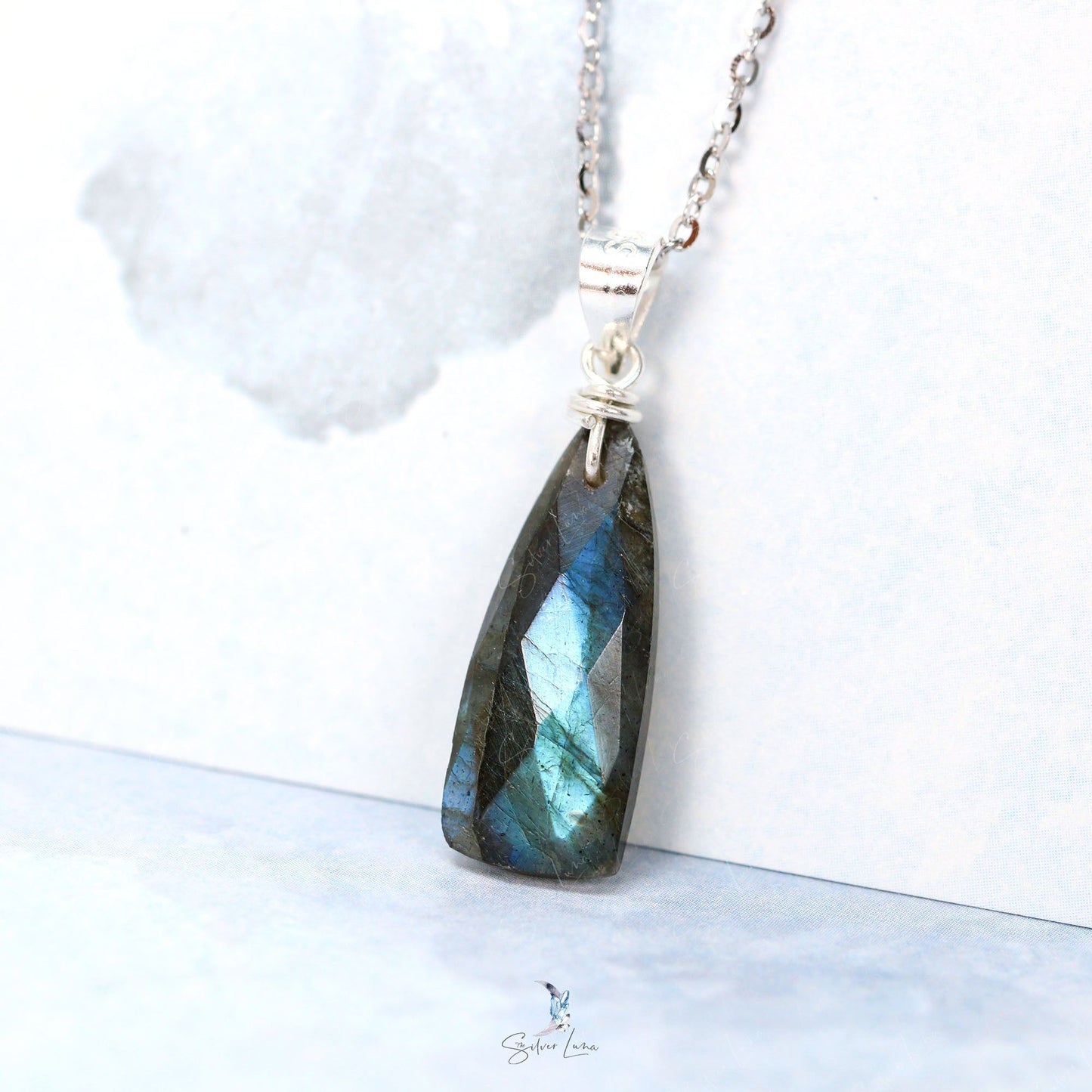 teardrop labradorite pendant necklace