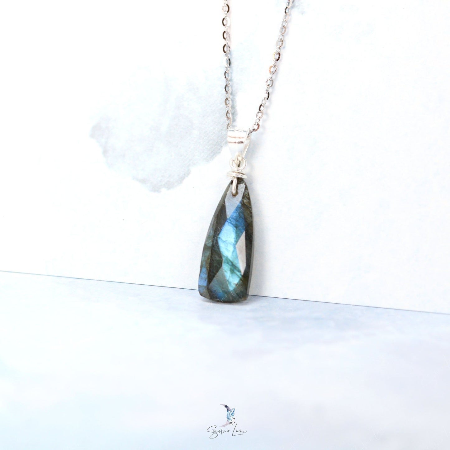 teardrop Labradorite pendant necklace