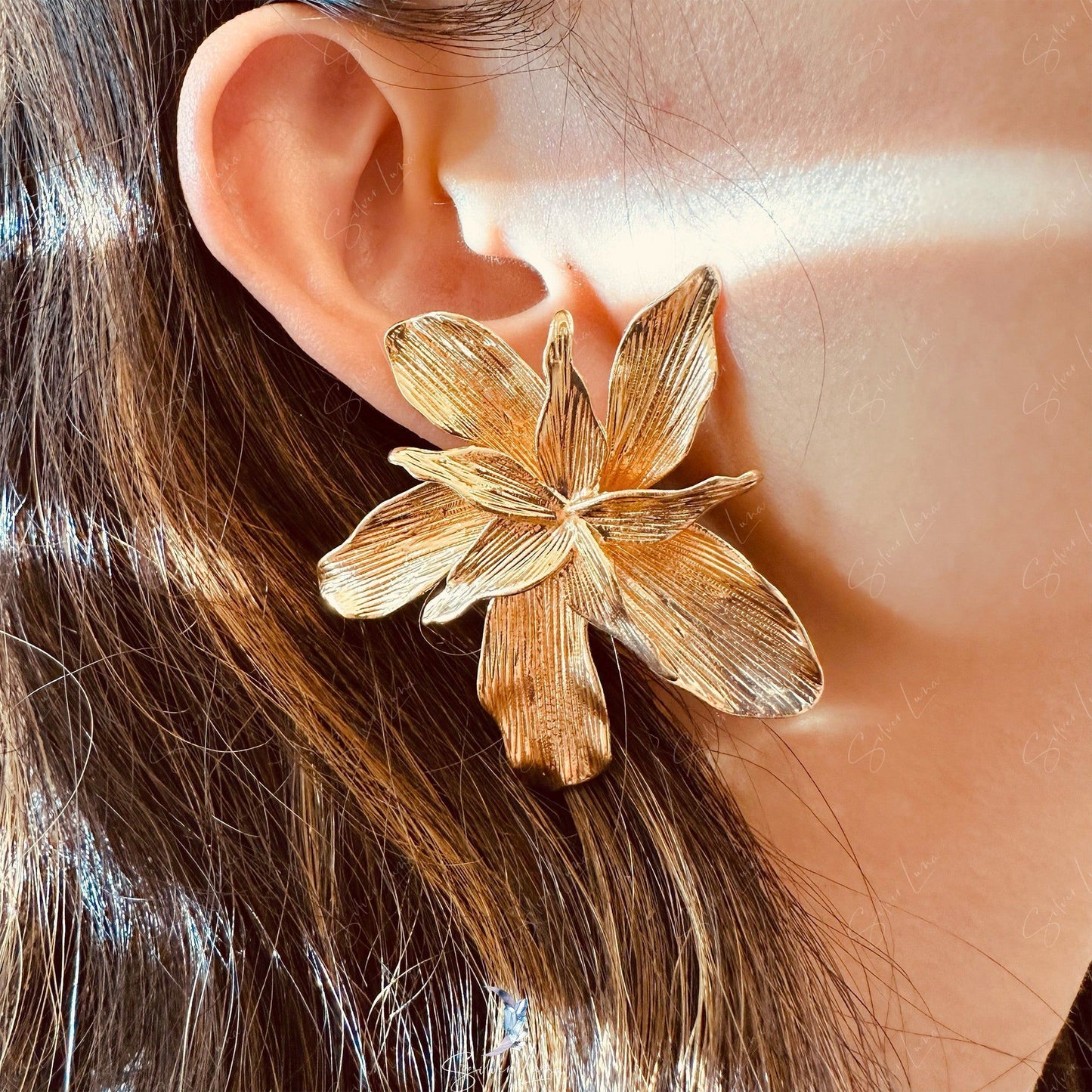 Flower statement big stud earrings