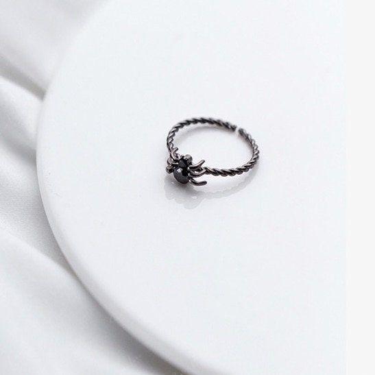 Adjustable Black Spider Animal Ring