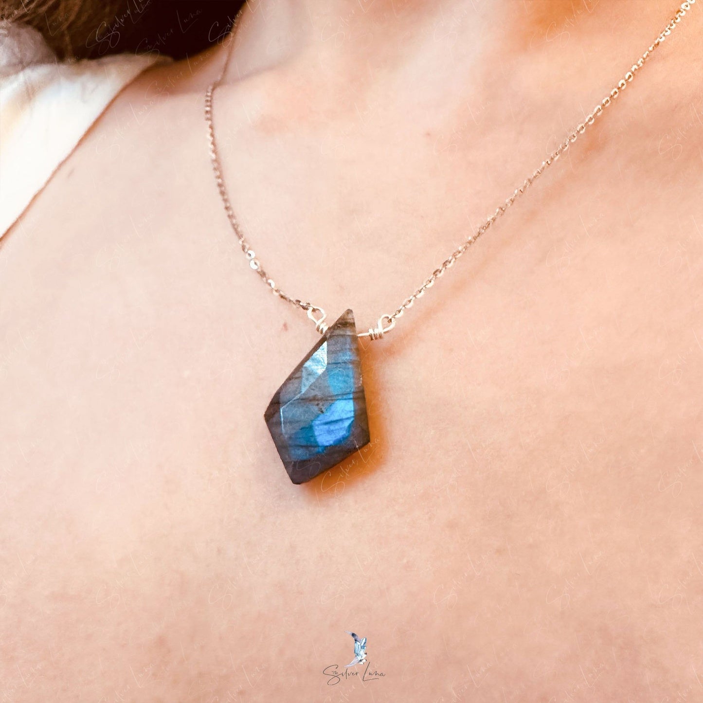 kite labradorite pendant necklace