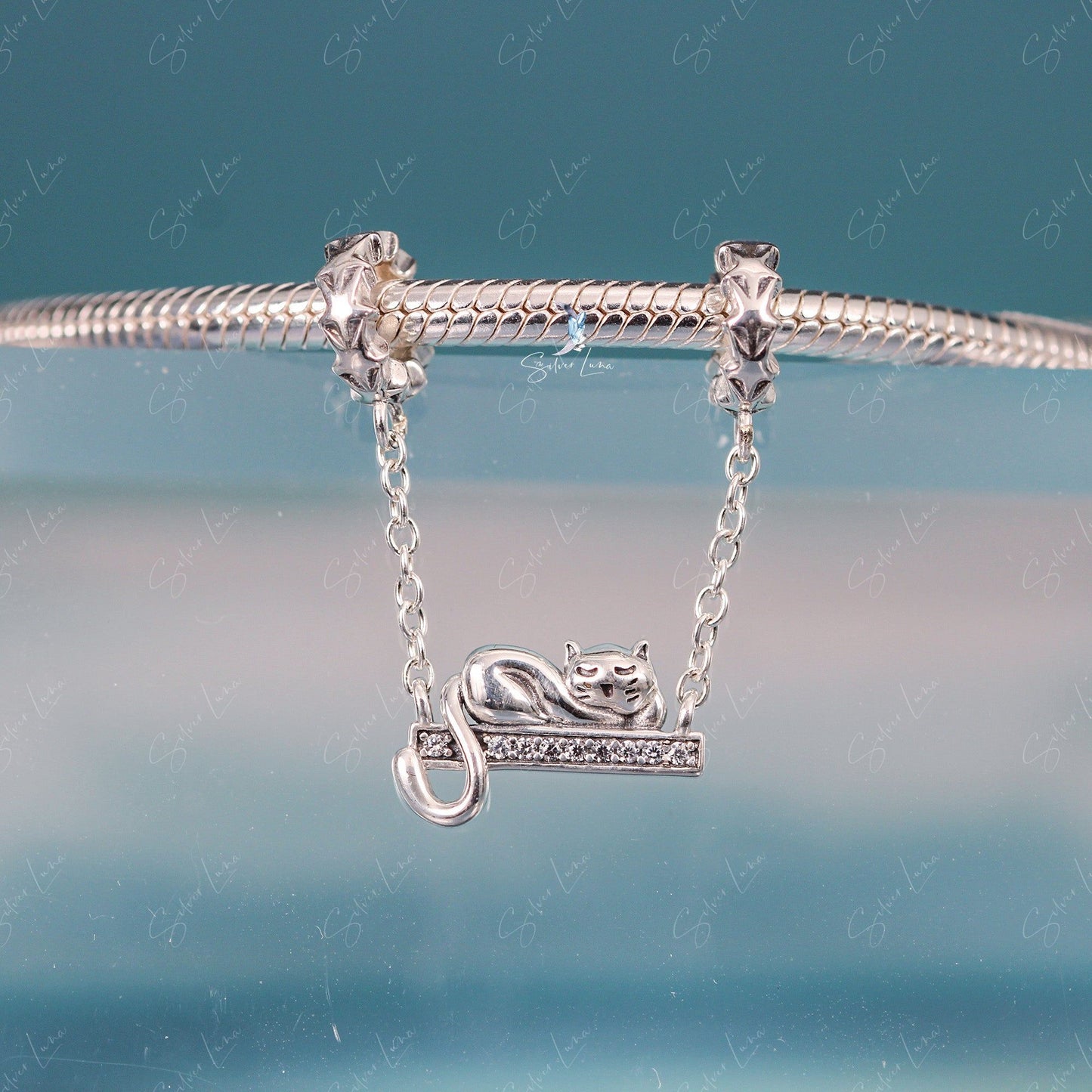Lazy cat short dangle safety chain