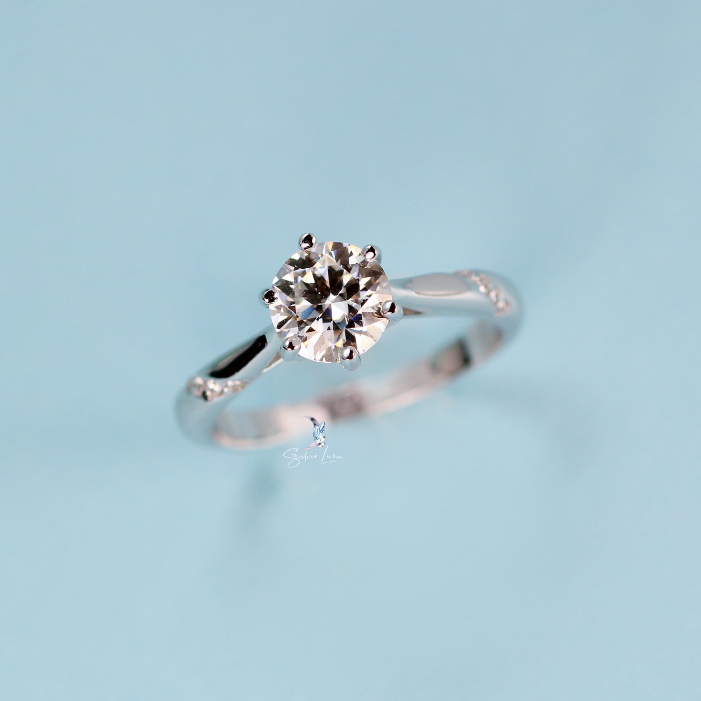 Moissanite engagement ring 