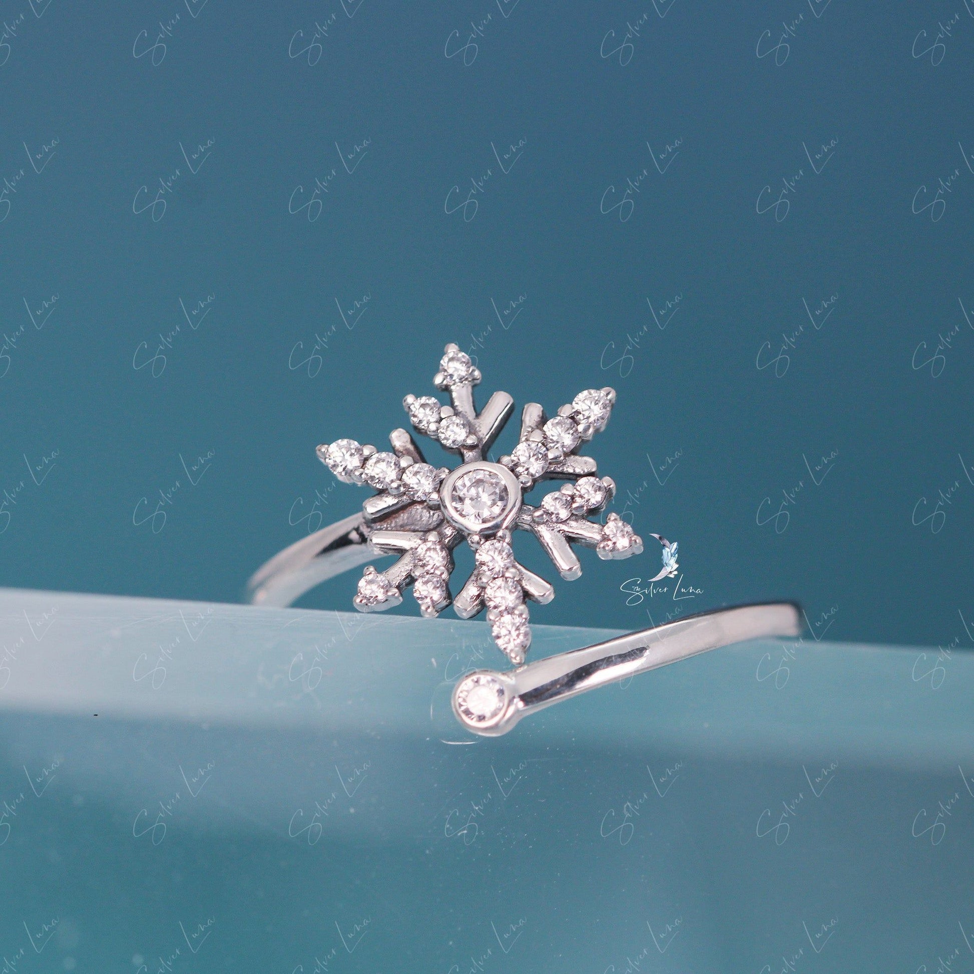 elegant snowflake ring