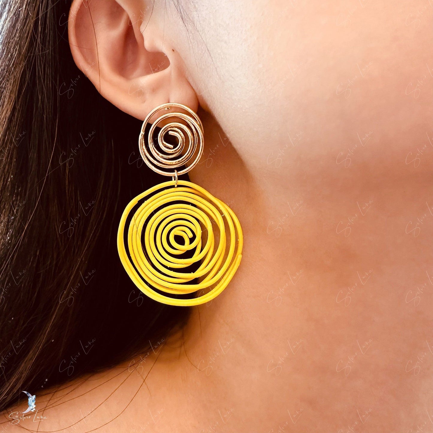 Abstract geometric circle statement earrings