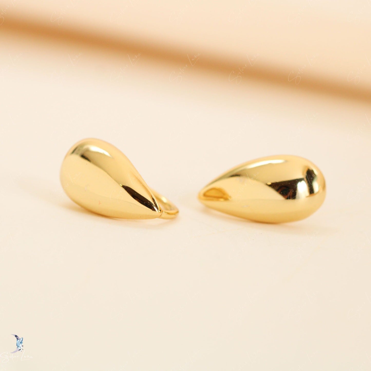 Golden teardrop silver stud earrings