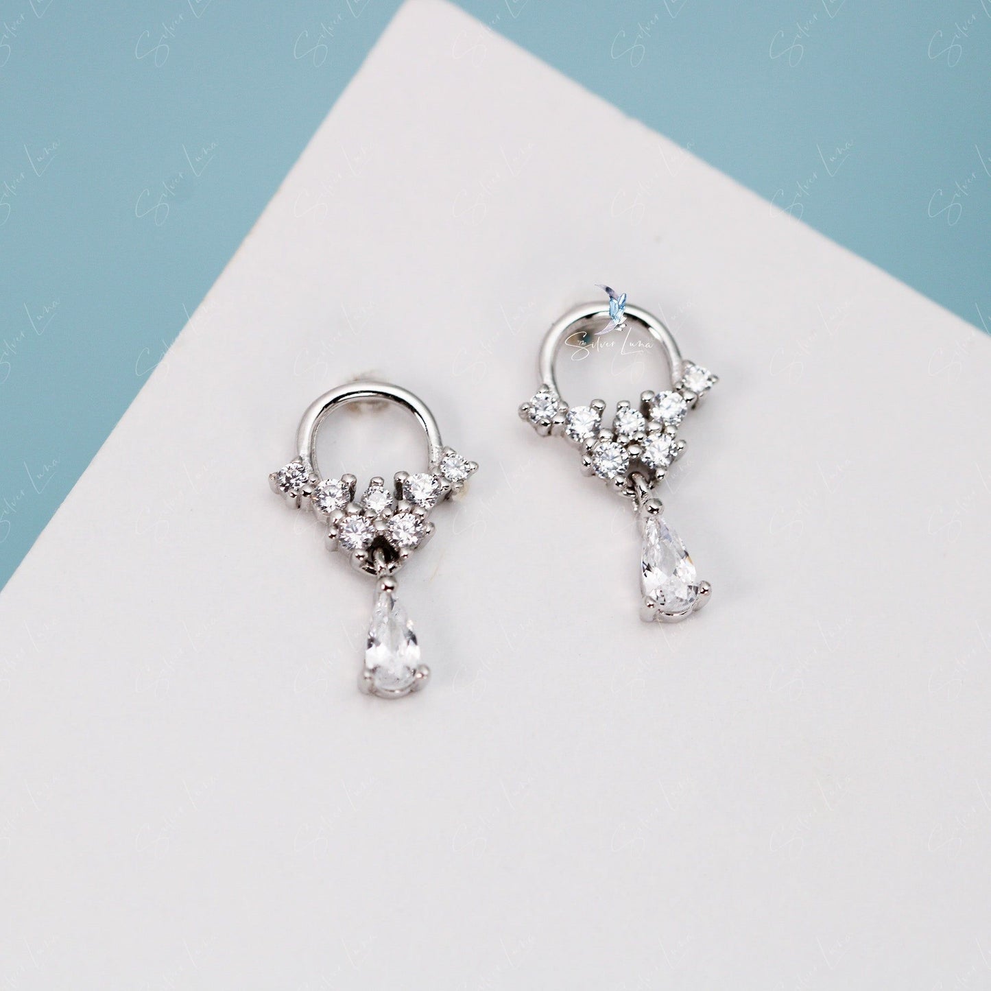 teardrop stud earrings