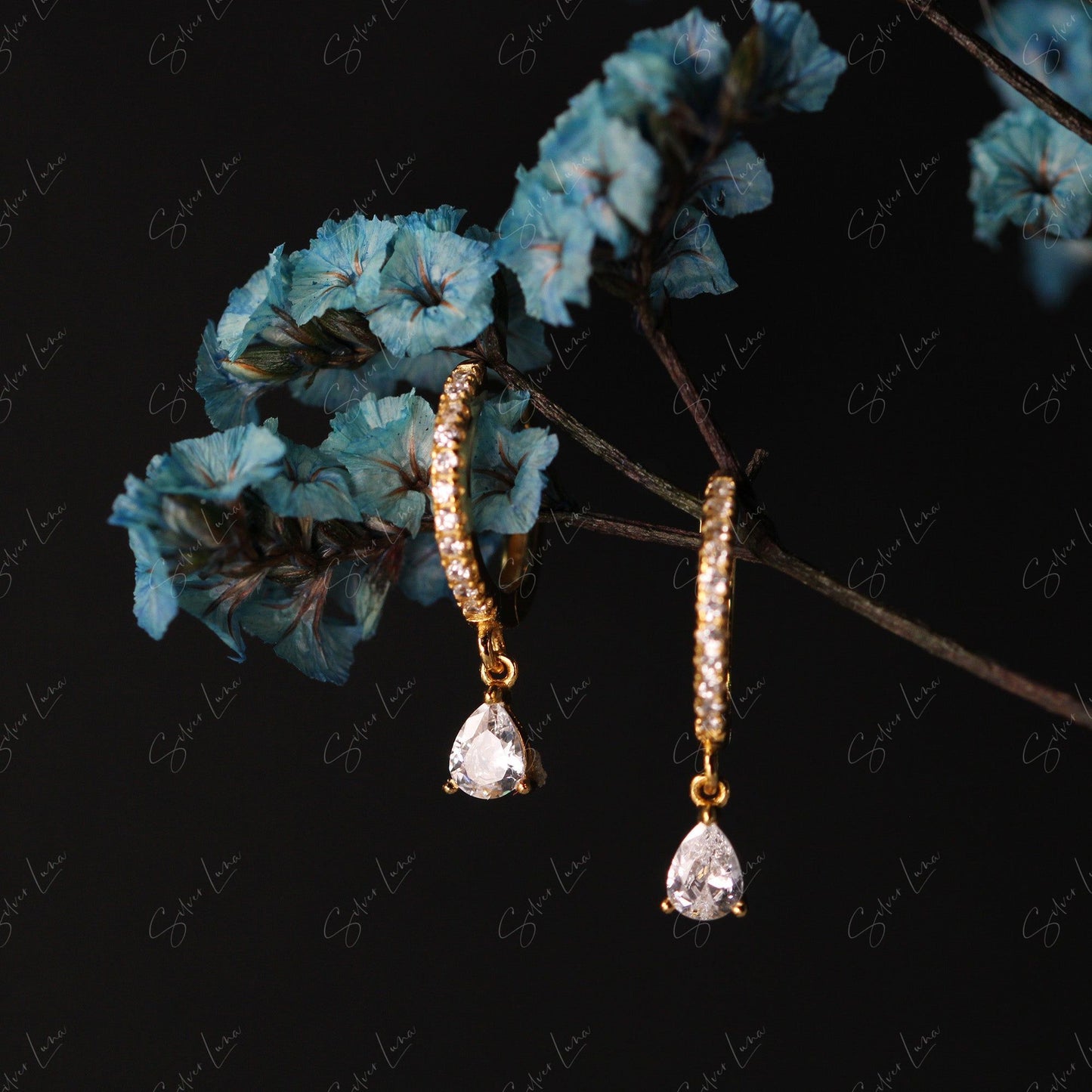 gold teardrop earrings